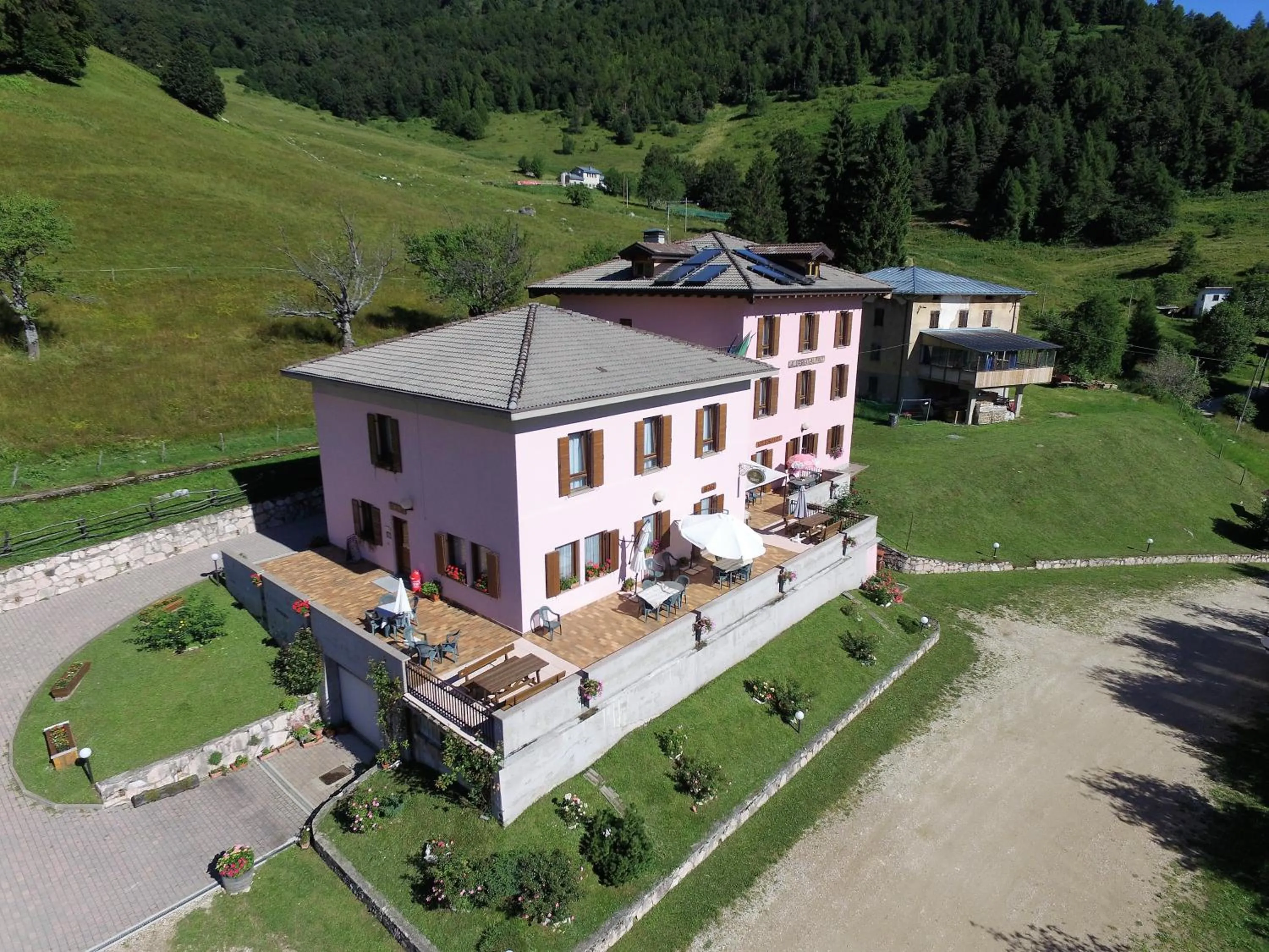 Property building in Albergo Alpino da Tullio