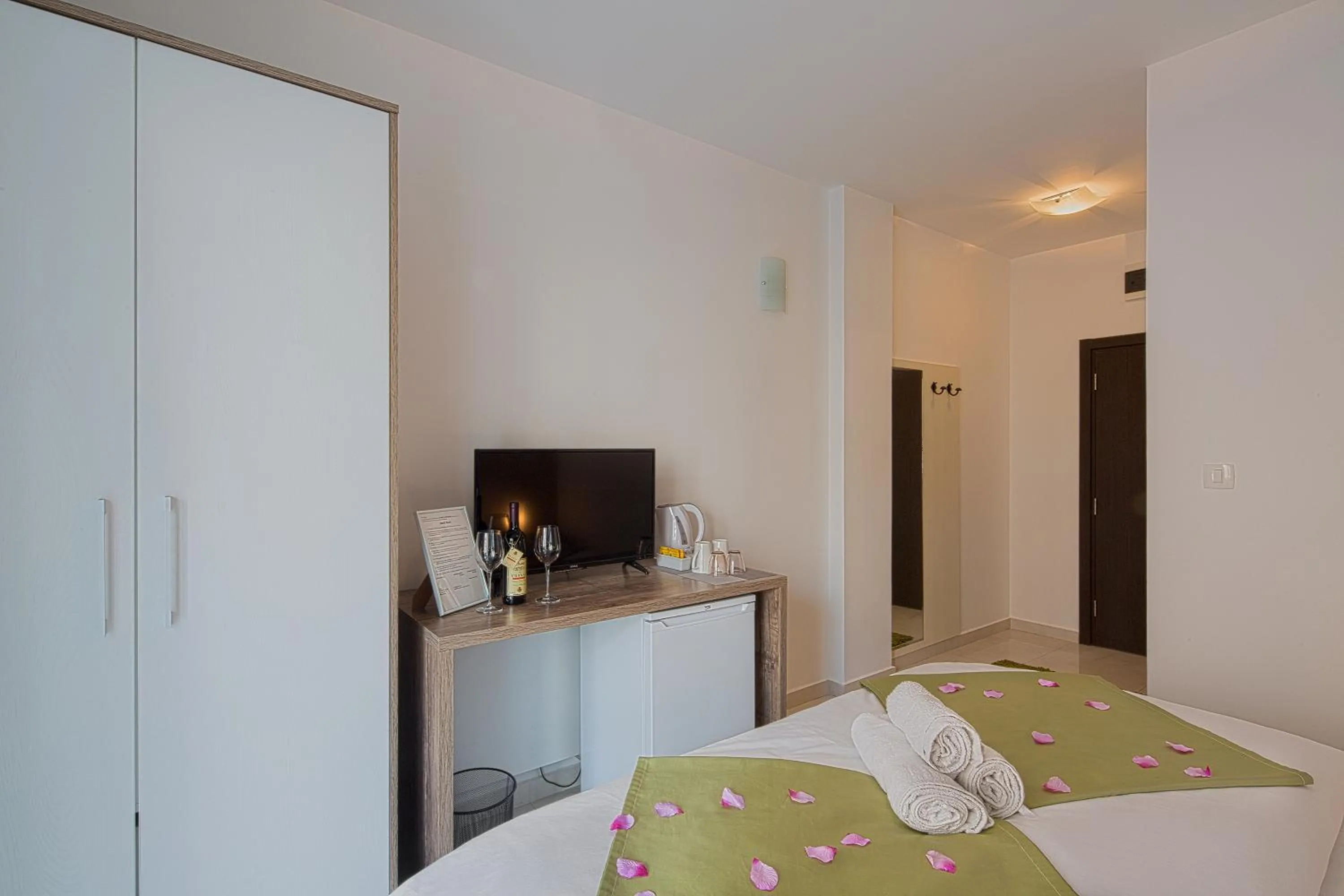 Coffee/tea facilities, Bed in Le Marc Guest house
