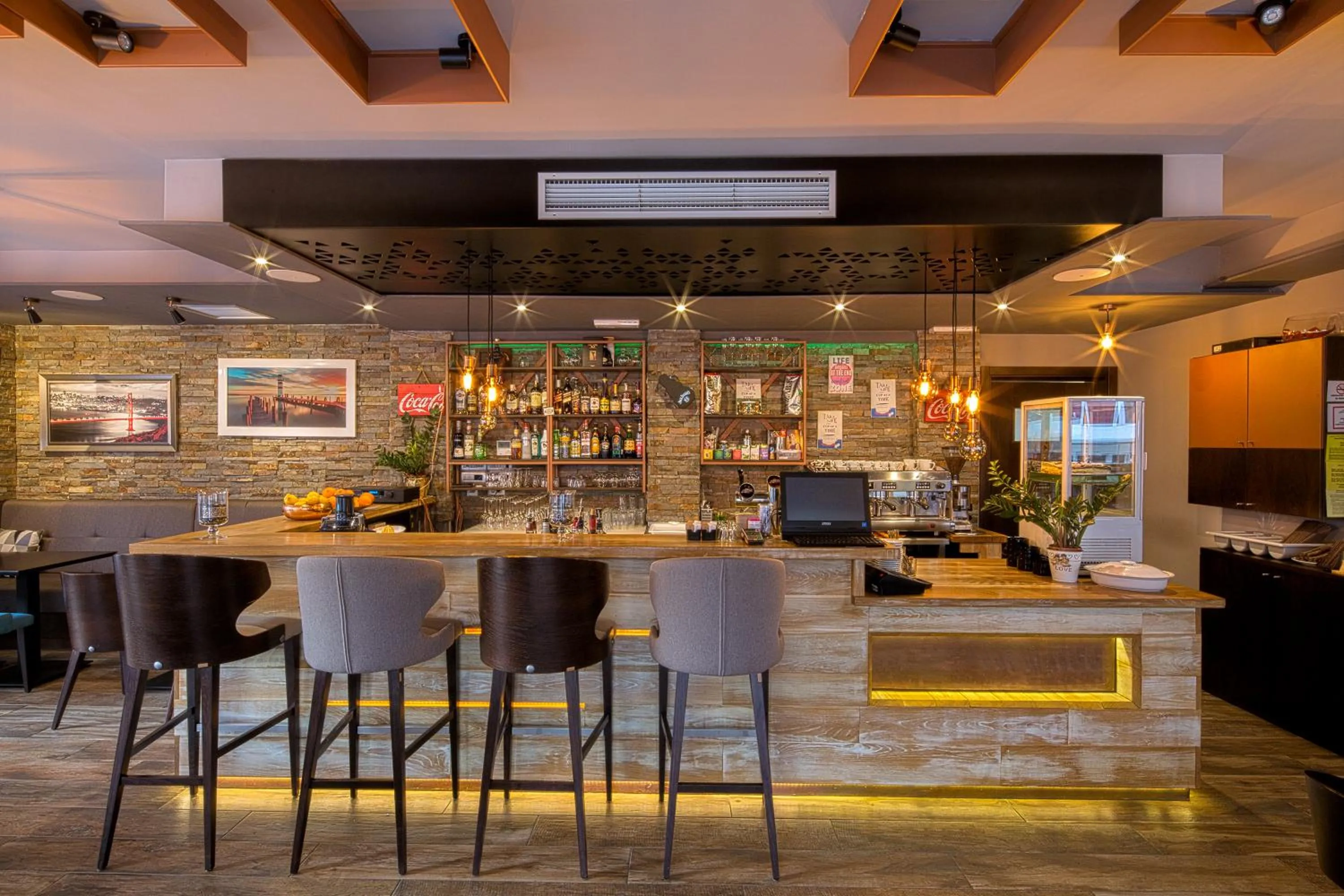 Restaurant/places to eat in Le Marc Guest house
