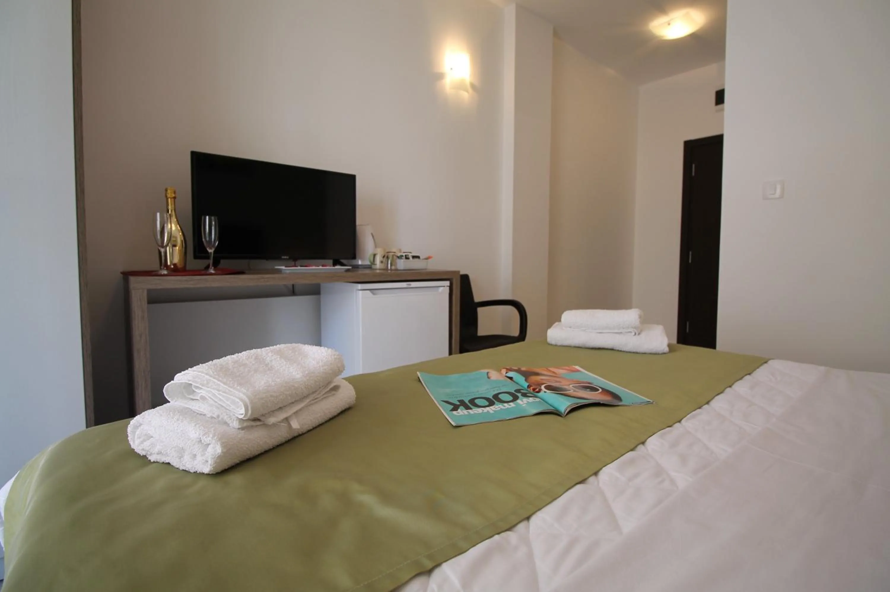 Coffee/tea facilities, Bed in Le Marc Guest house