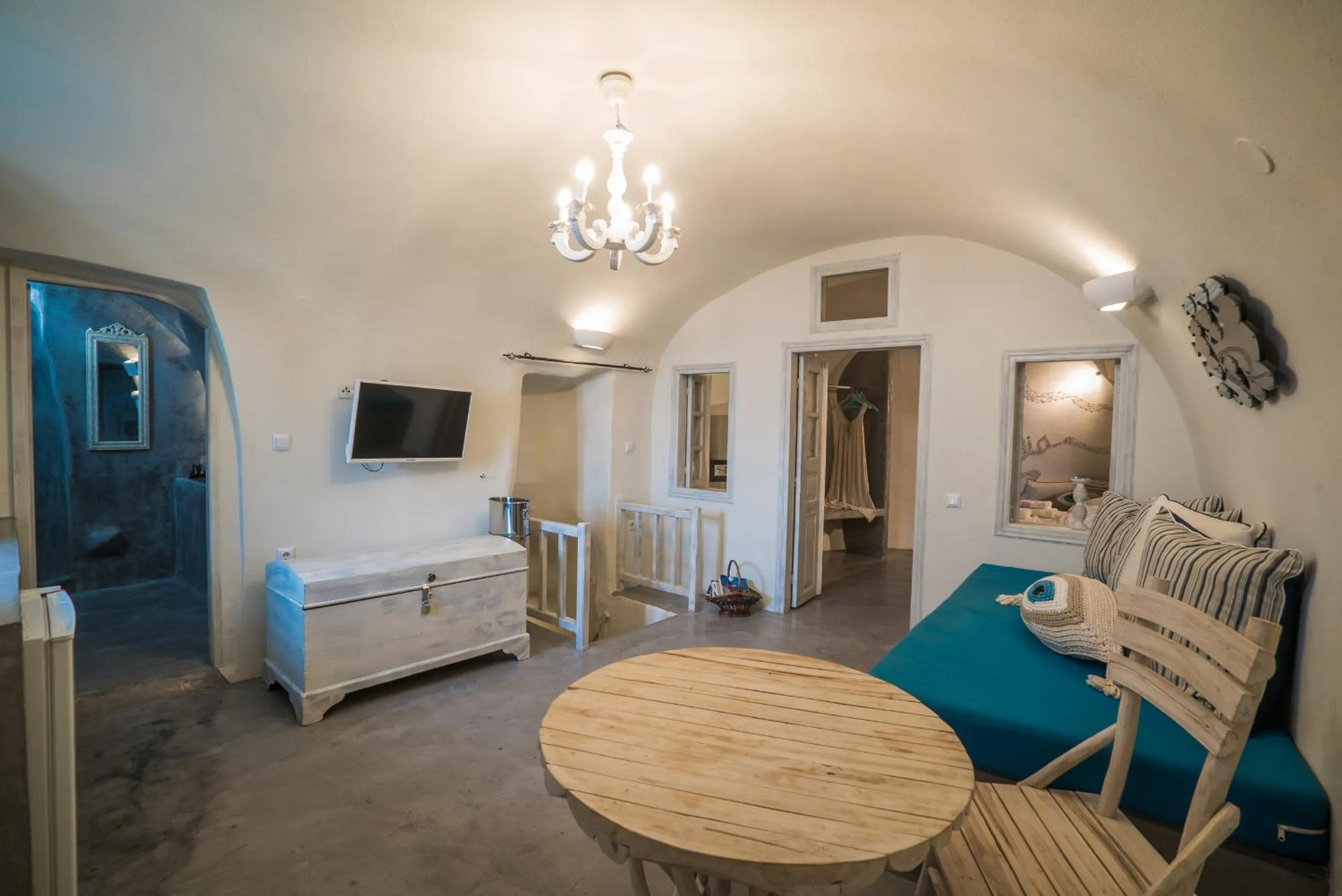 Living room, Bed in Kaleidoscope Cave Houses