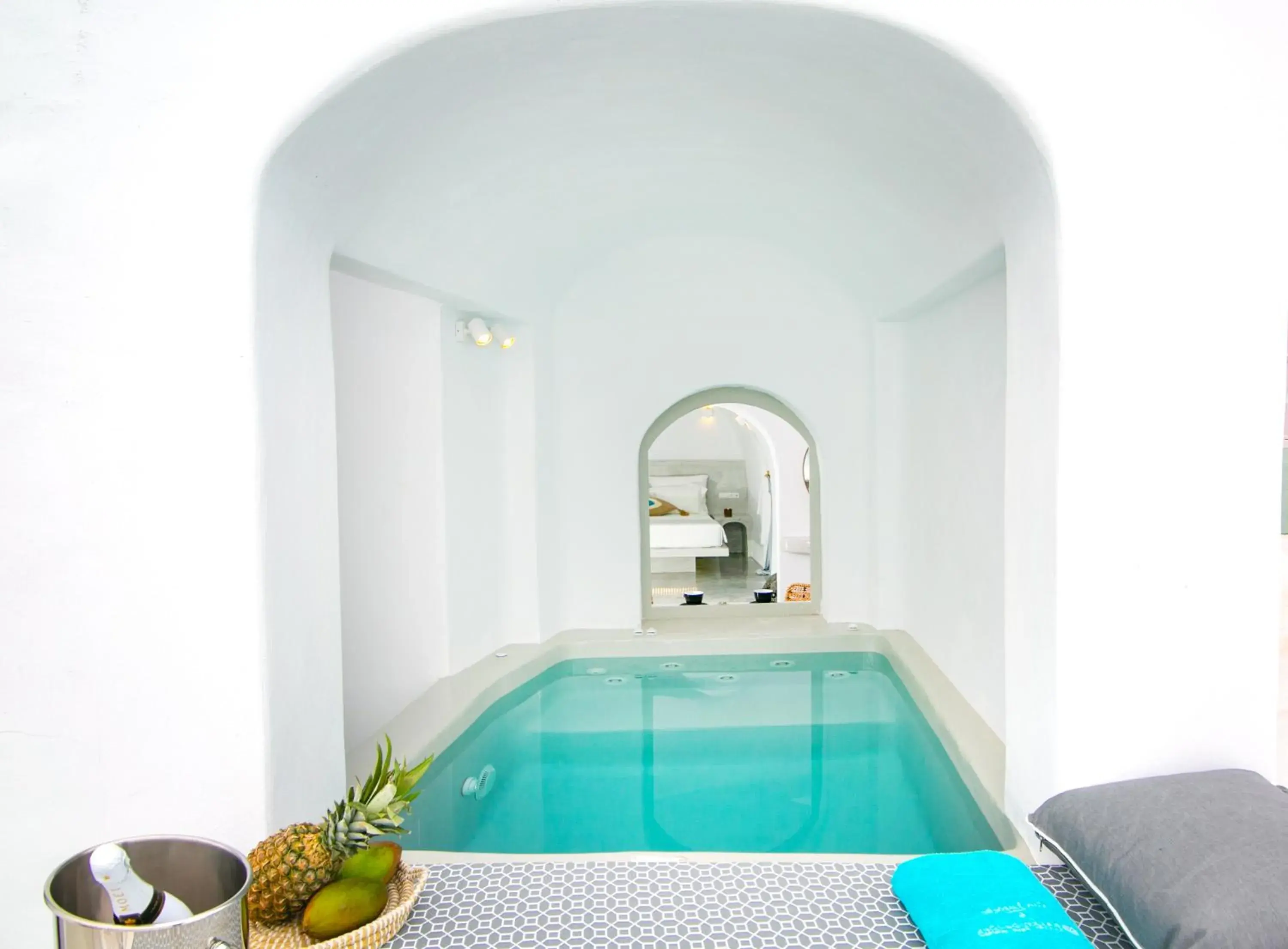 White Dome Suite with Plunge Pool in Kaleidoscope Cave Houses White Dome Suite with Plunge Pool in Kaleidoscope Cave Houses