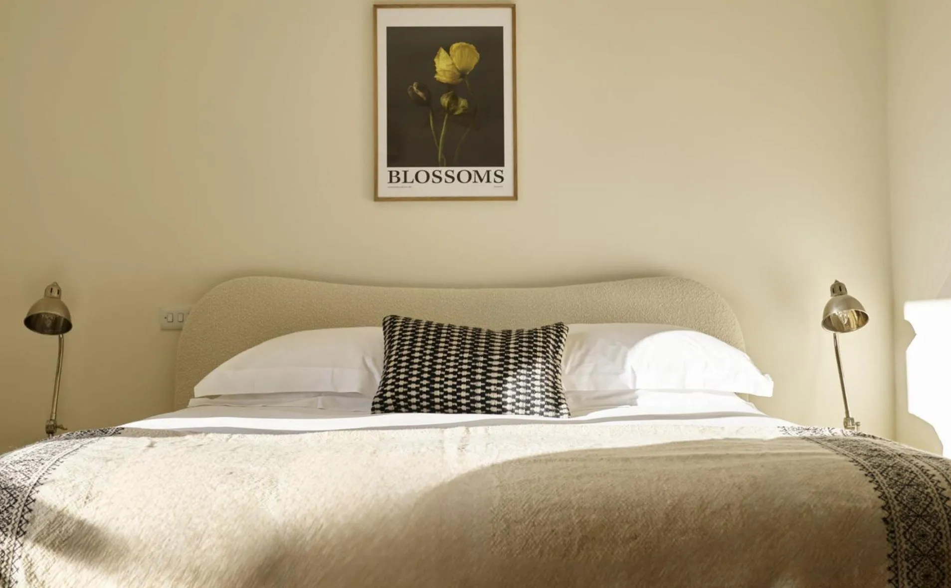 Bed in Europa House Apartments