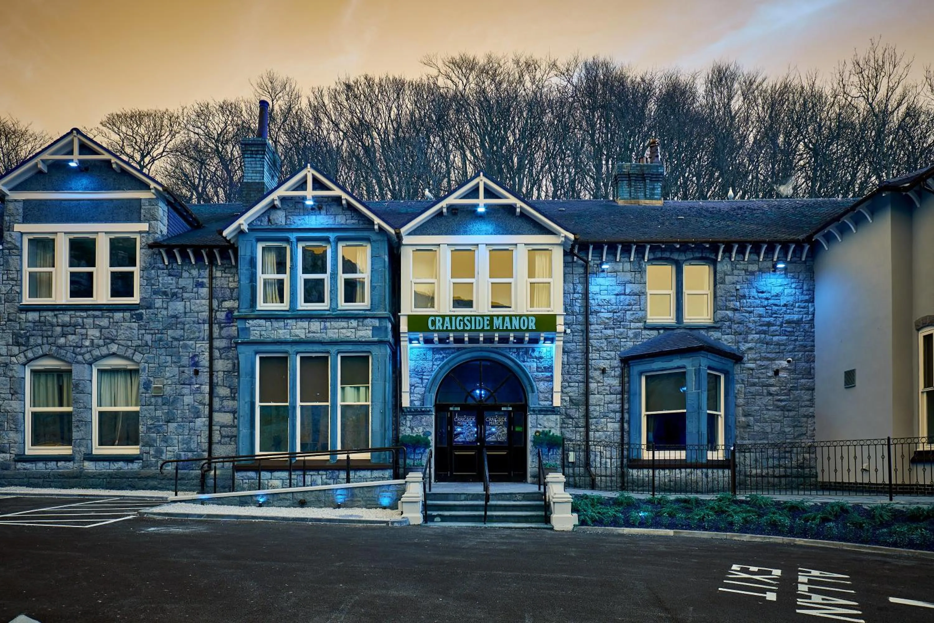 Property building in Craigside Manor