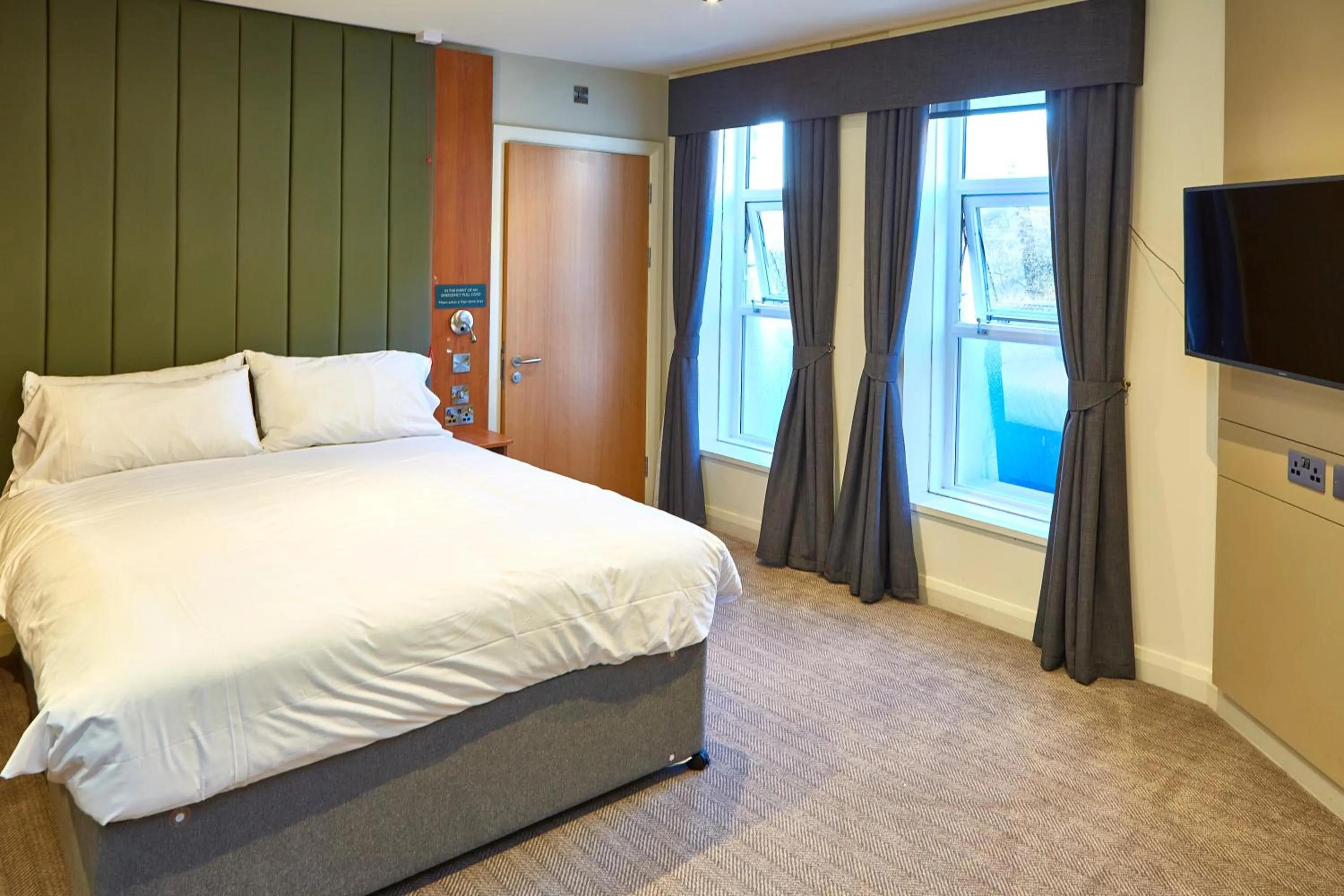 Bed in Craigside Manor