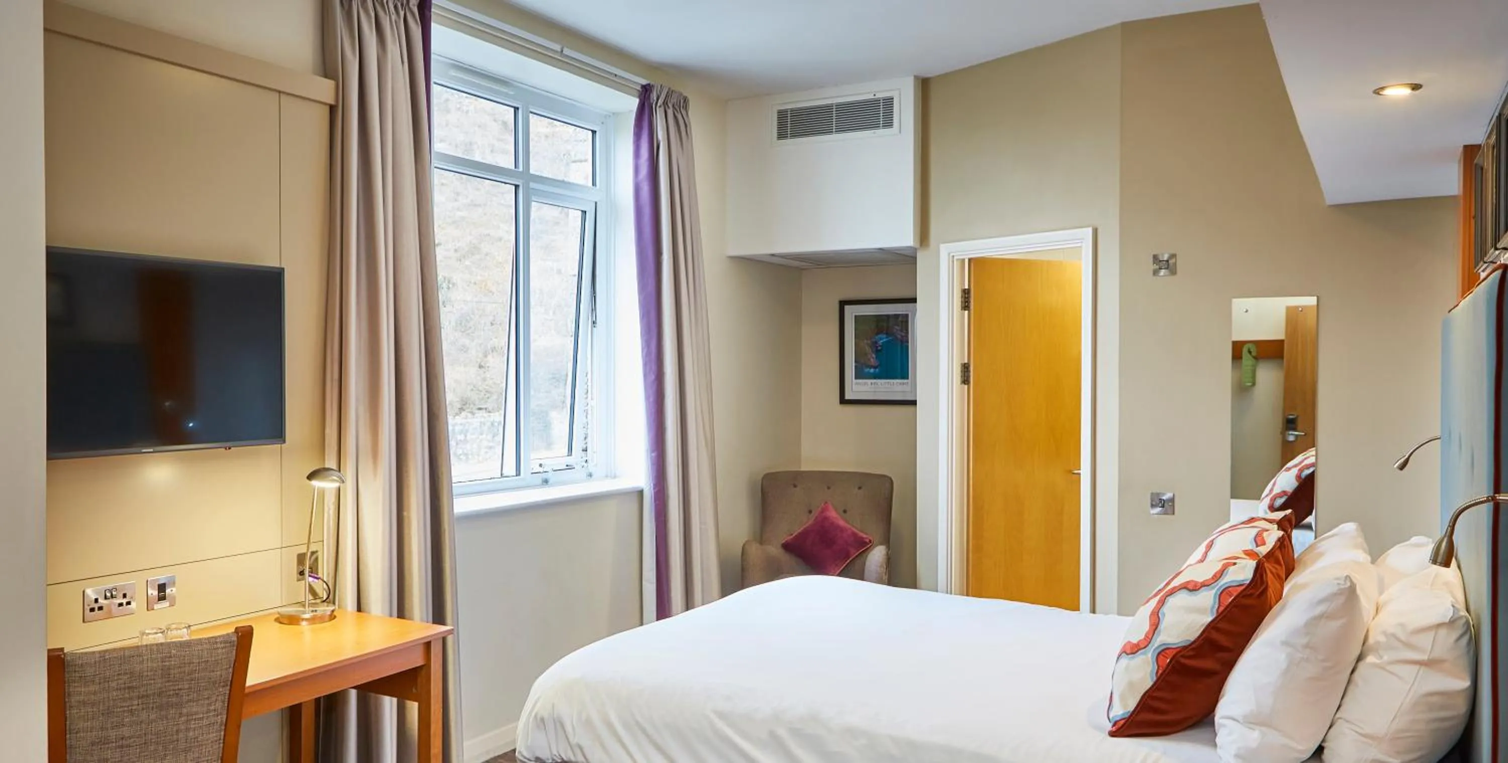 Bed in Craigside Manor