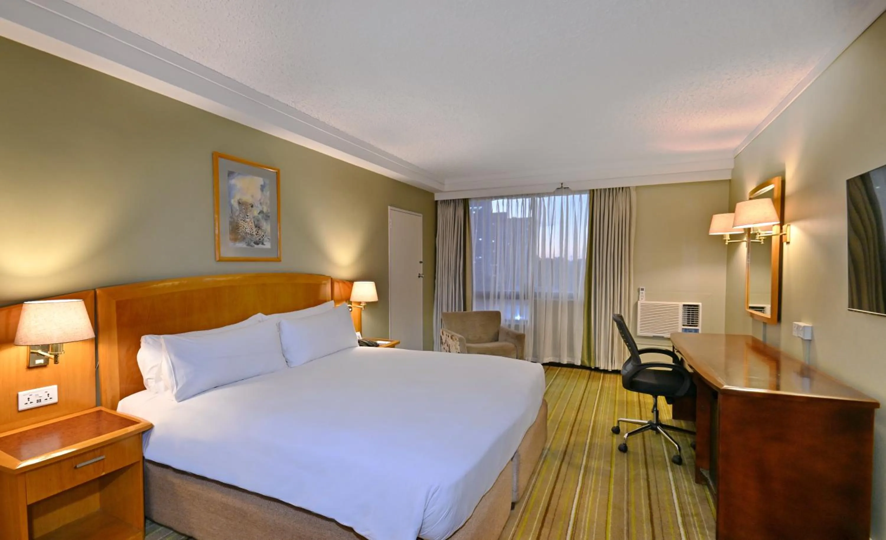 Bedroom, Bed in Holiday Inn - Harare by IHG