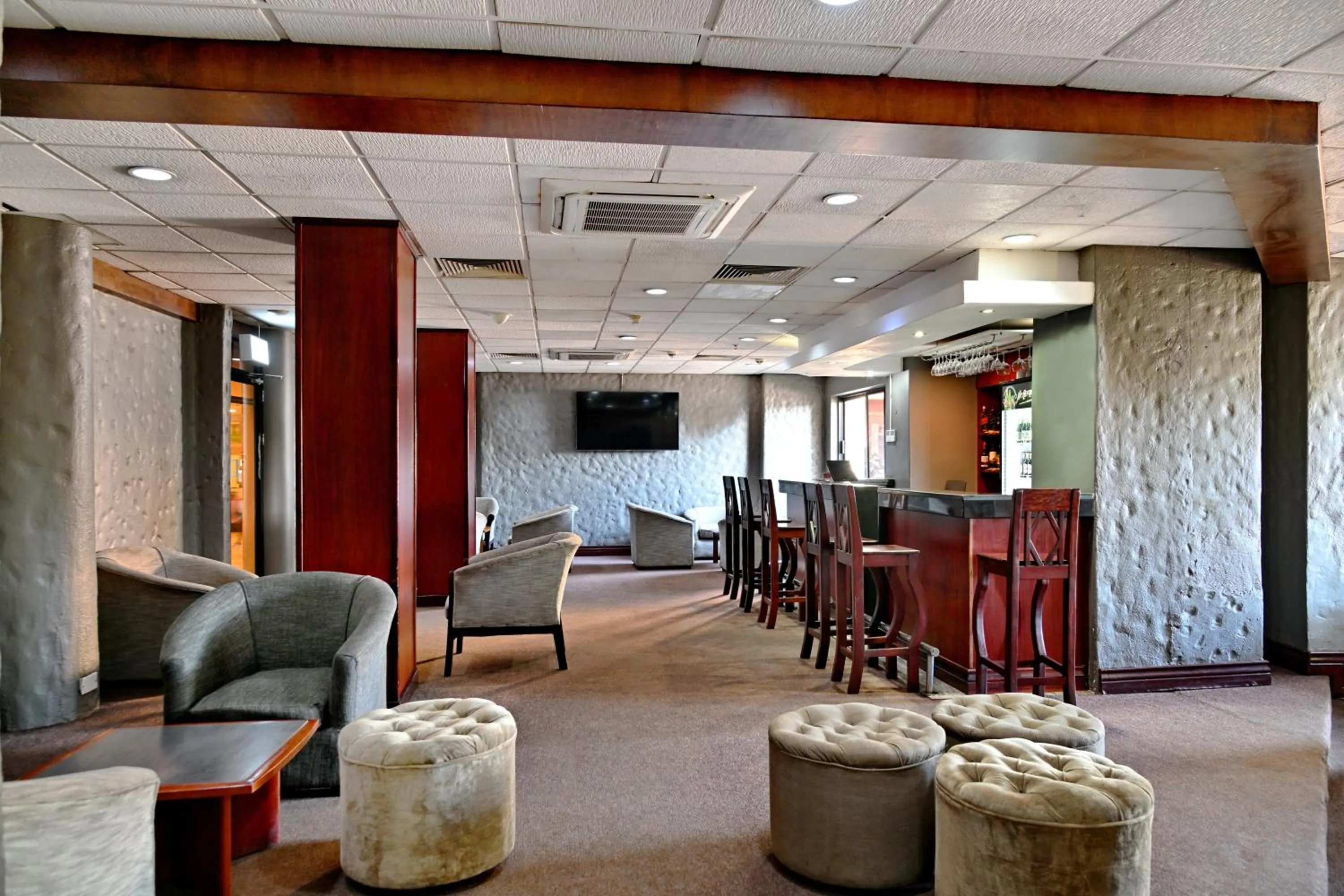Lounge or bar in Holiday Inn - Harare by IHG