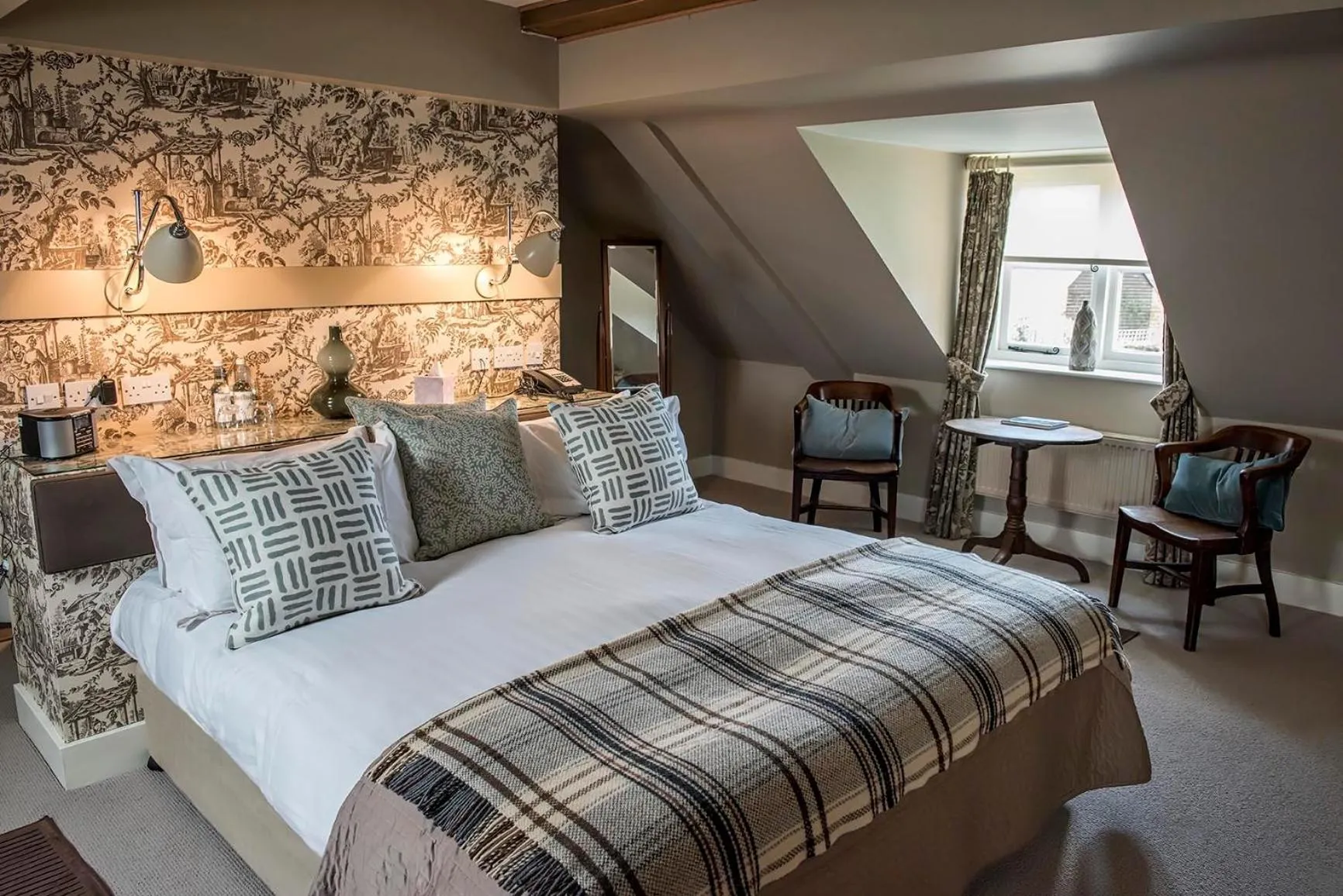 Bedroom, Bed in The Howard Arms