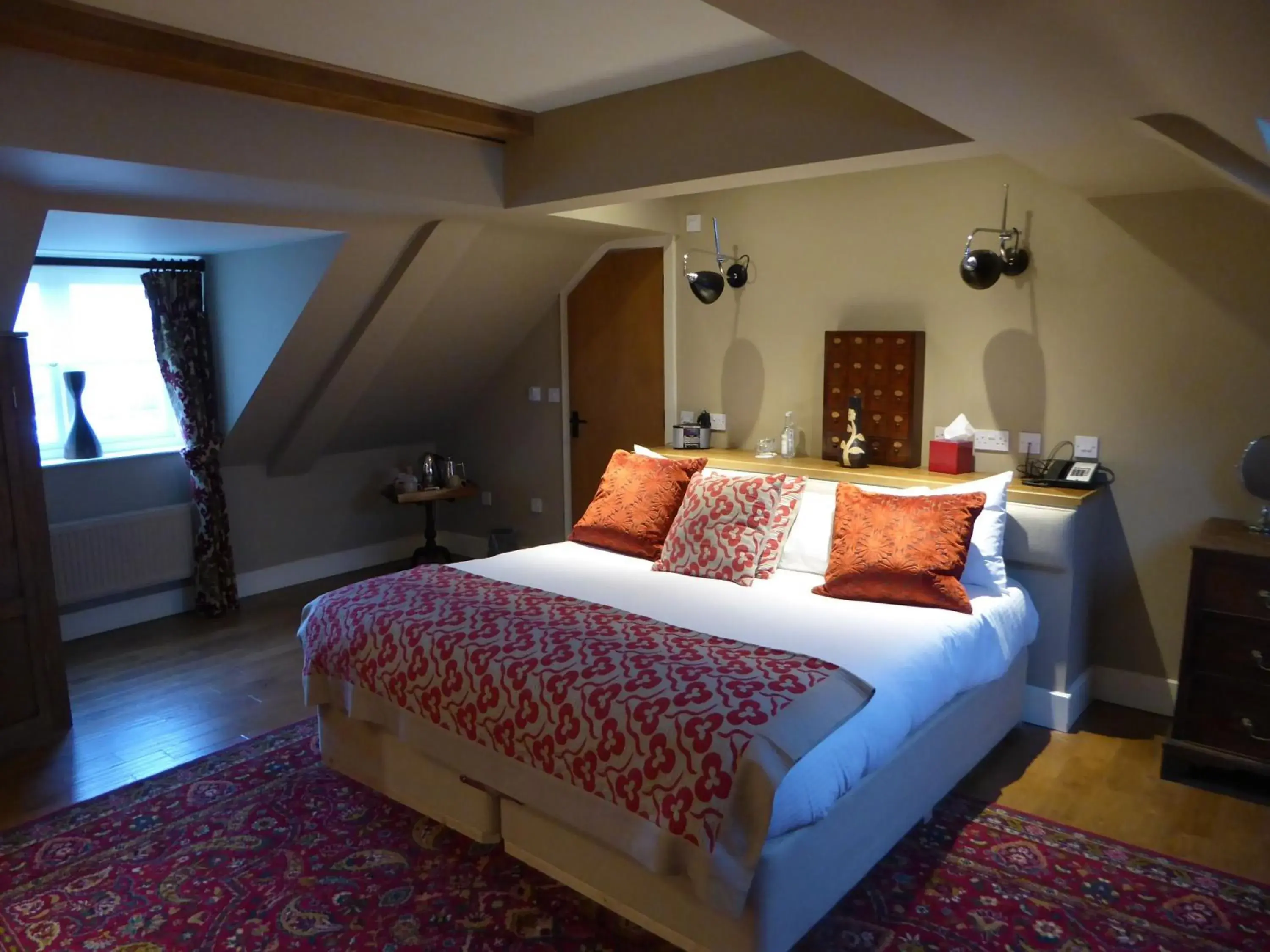 Bedroom, Bed in The Howard Arms