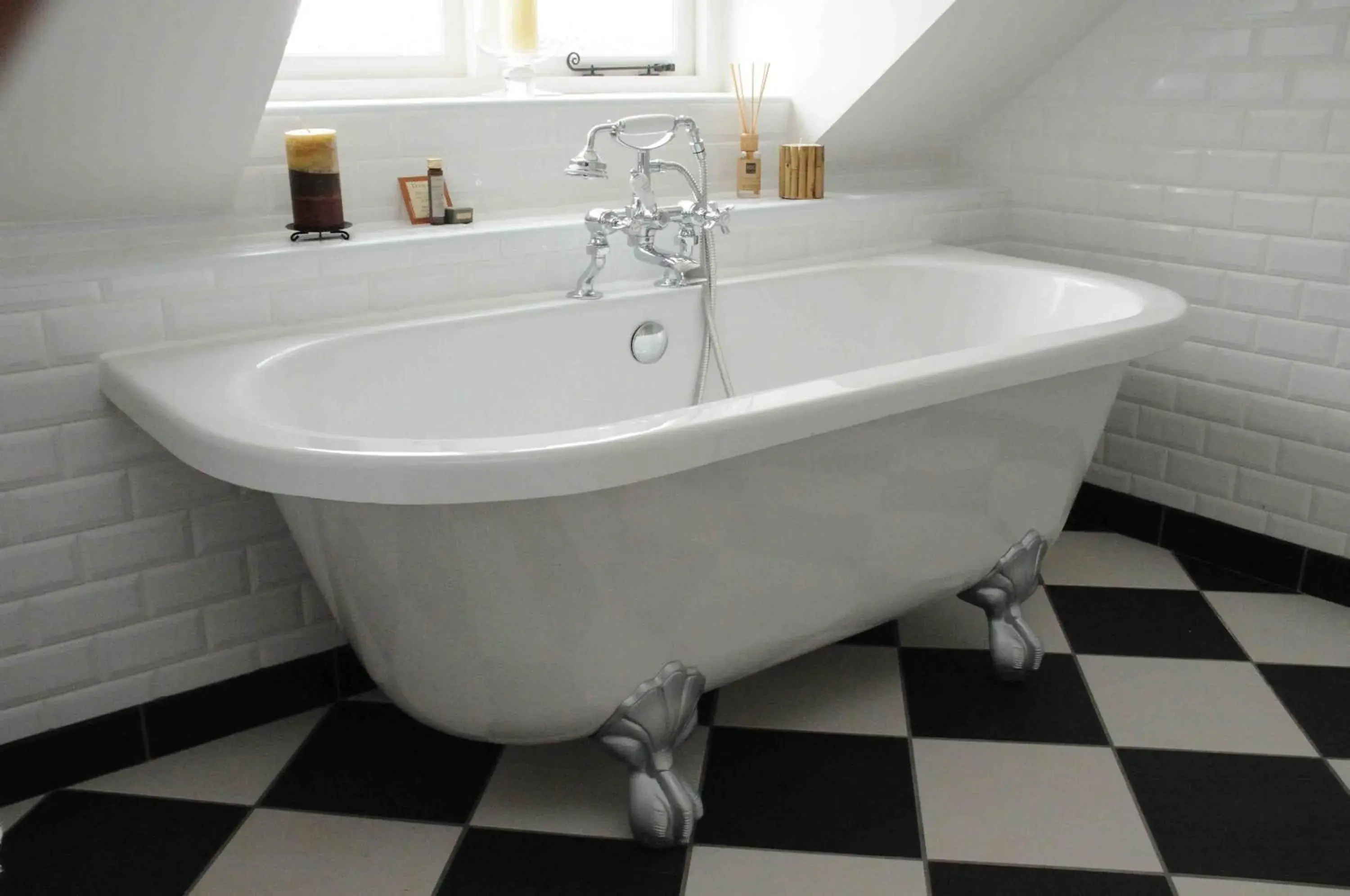 Bath, Bathroom in The Howard Arms