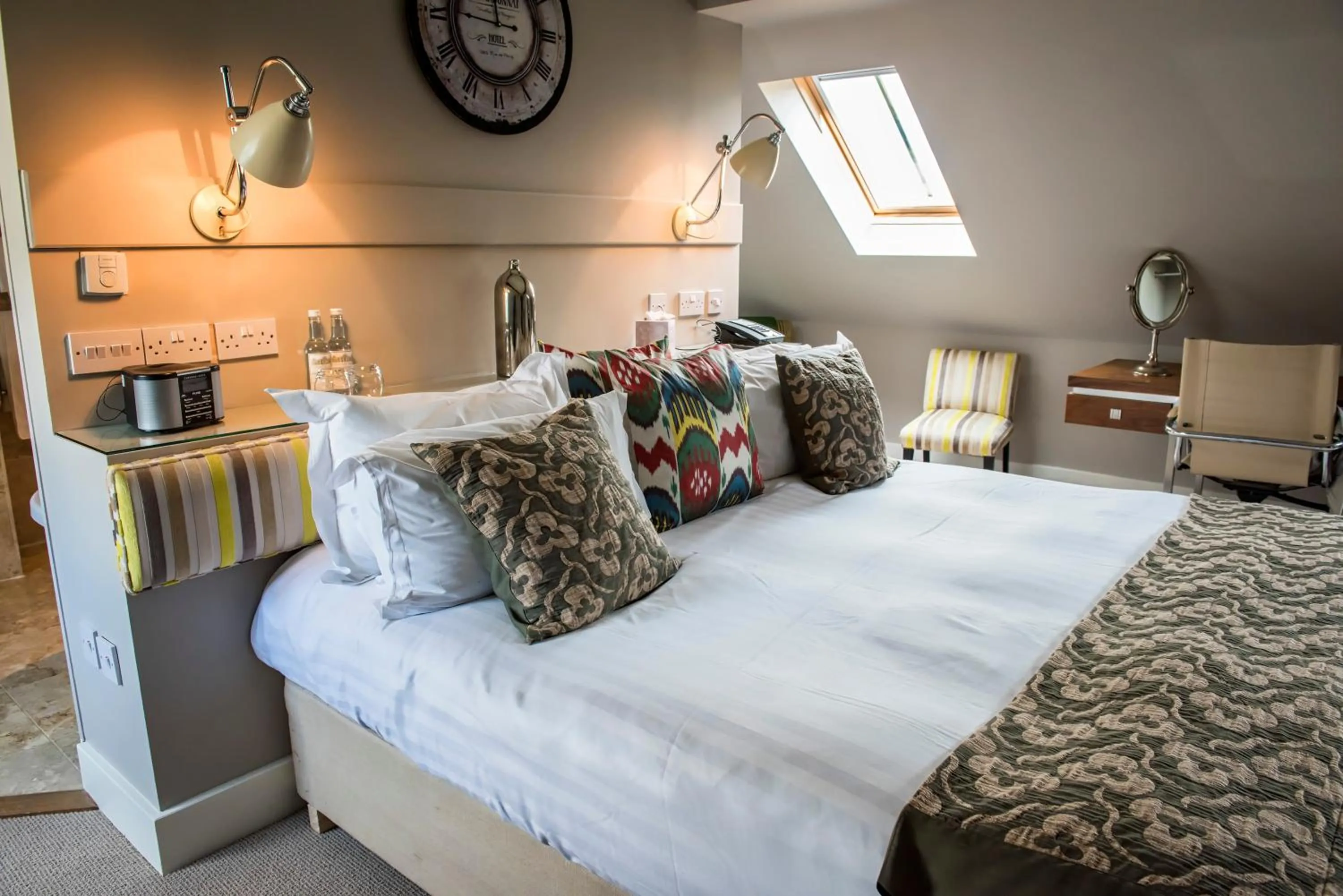 Bedroom, Bed in The Howard Arms