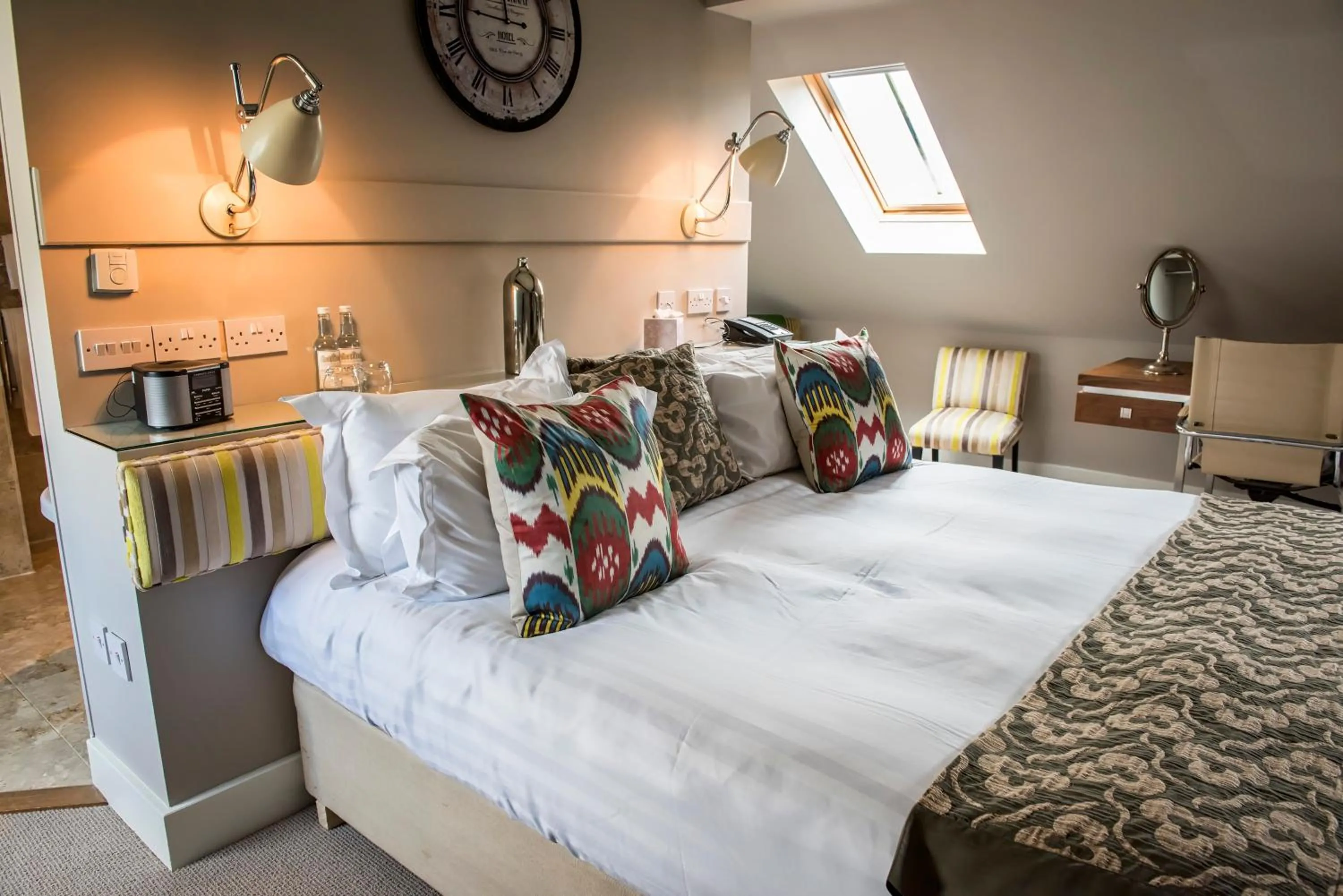 Bedroom, Bed in The Howard Arms