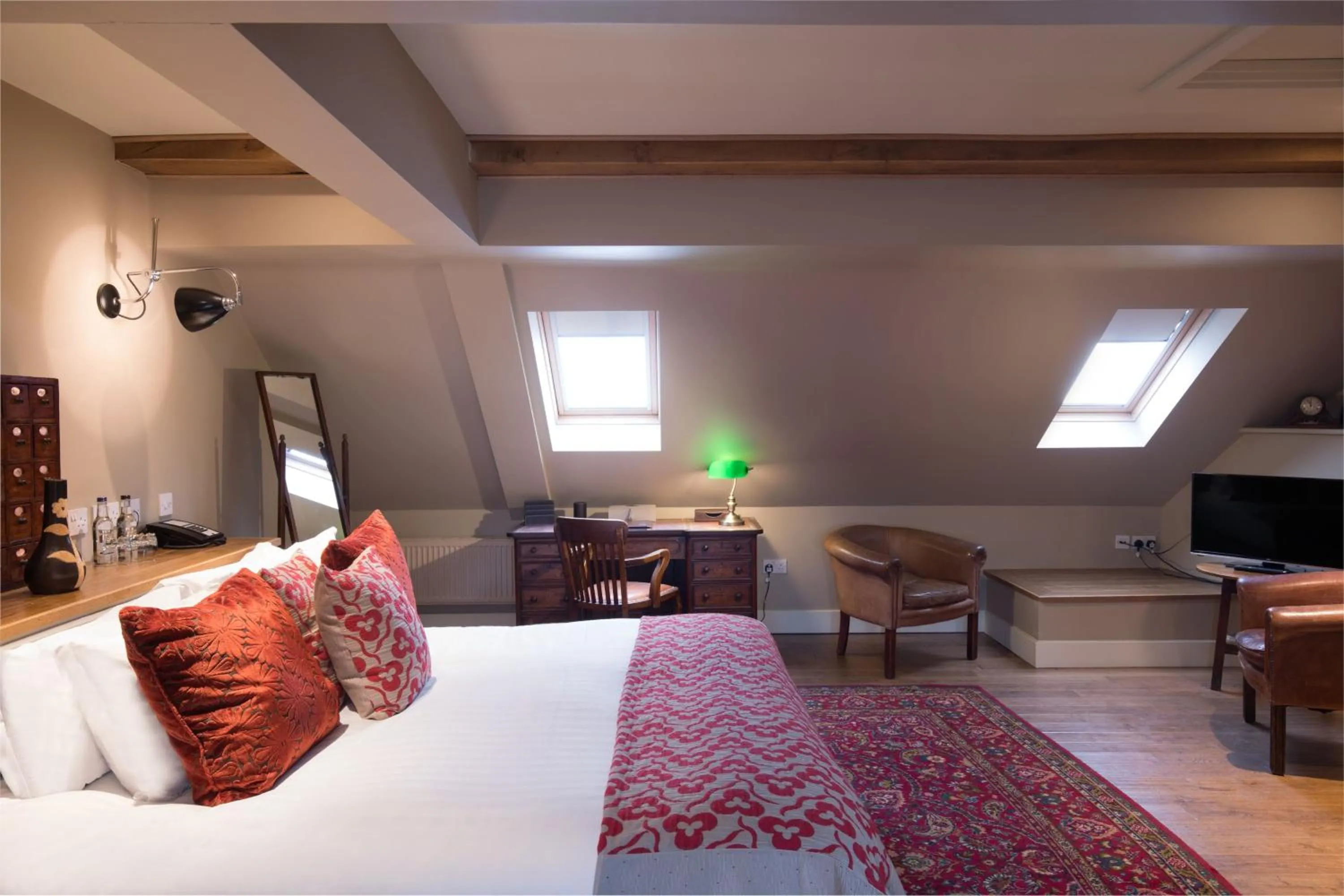 Bedroom, Bed in The Howard Arms