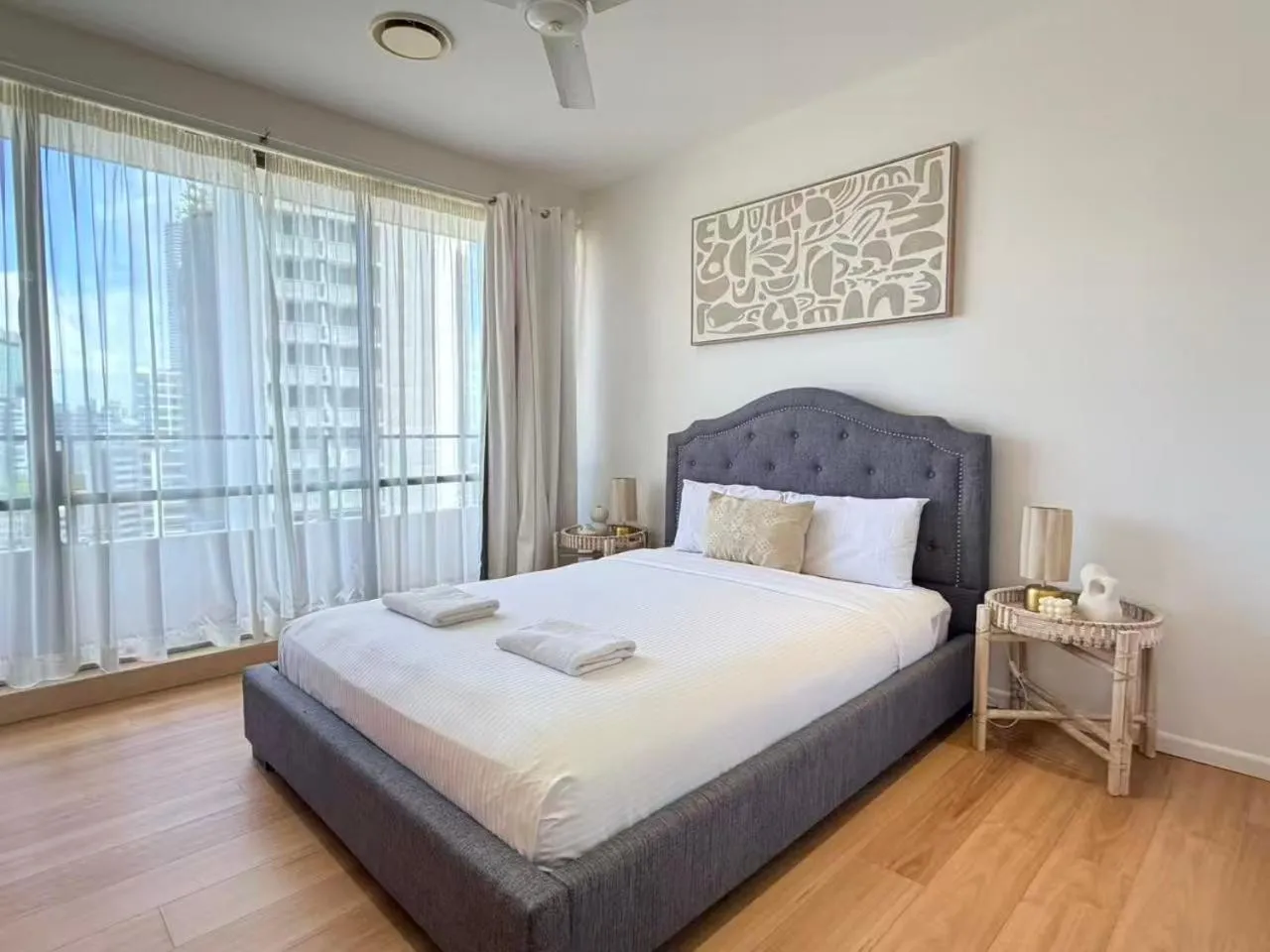 Bed in Summit Apartments Brisbane City