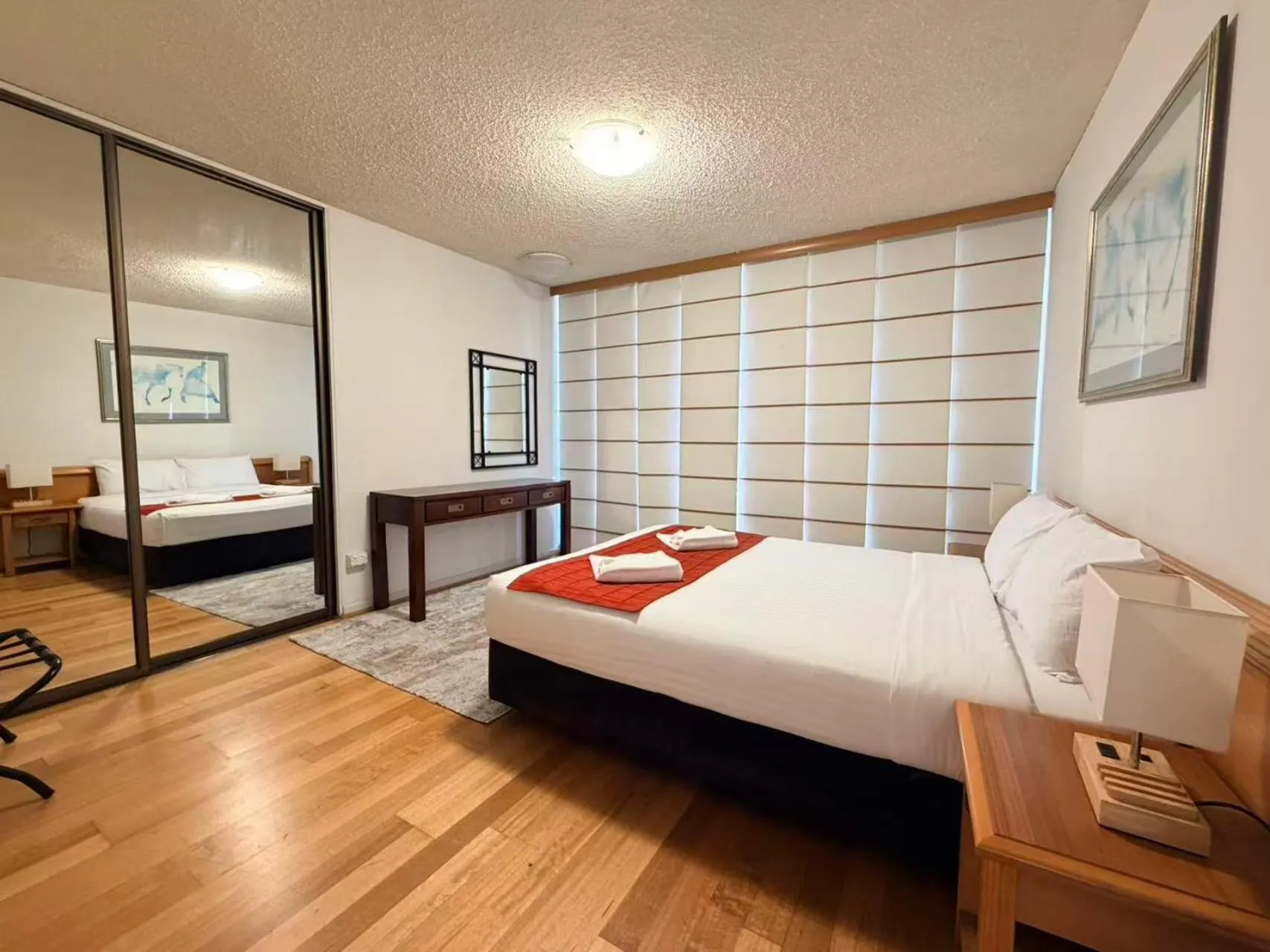 Bed in Summit Apartments Brisbane City
