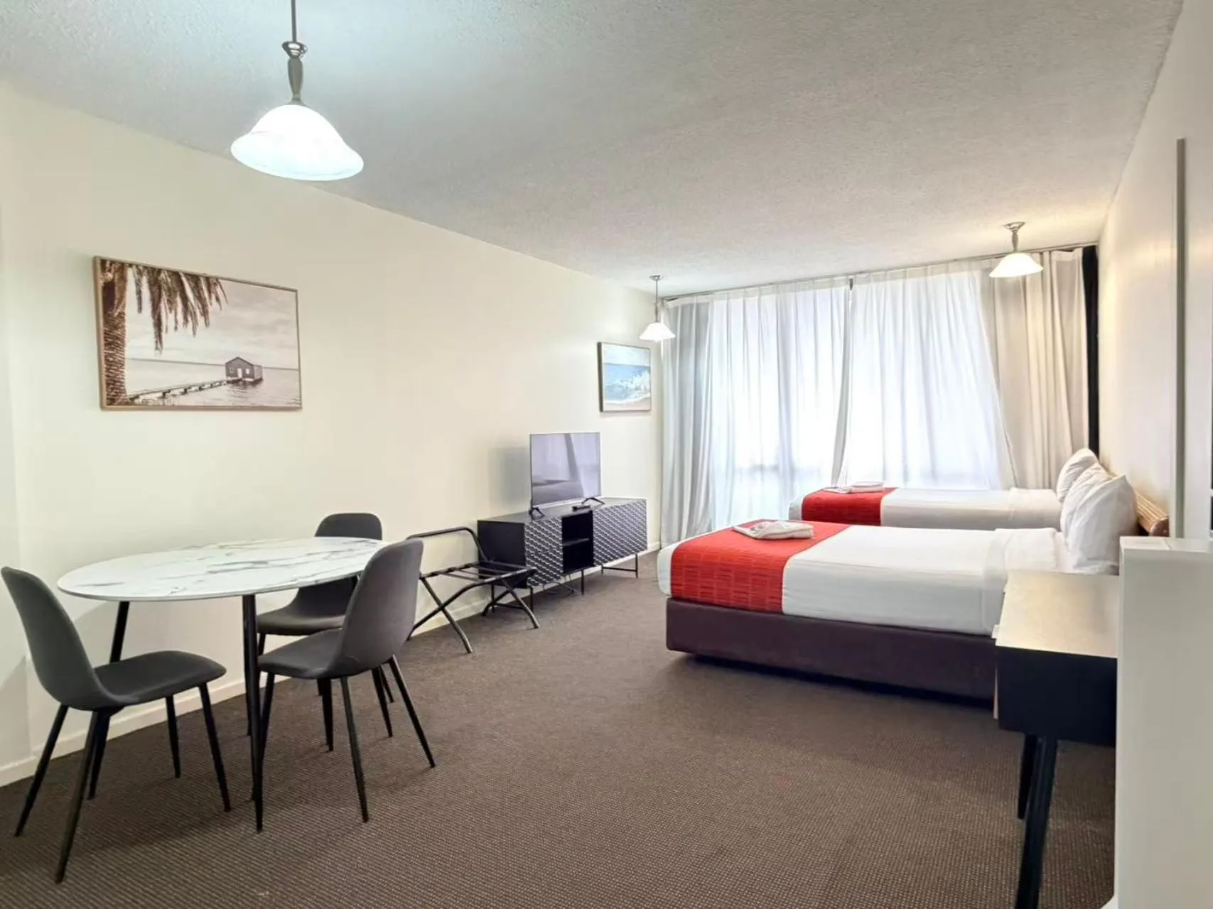 Bed in Summit Apartments Brisbane City