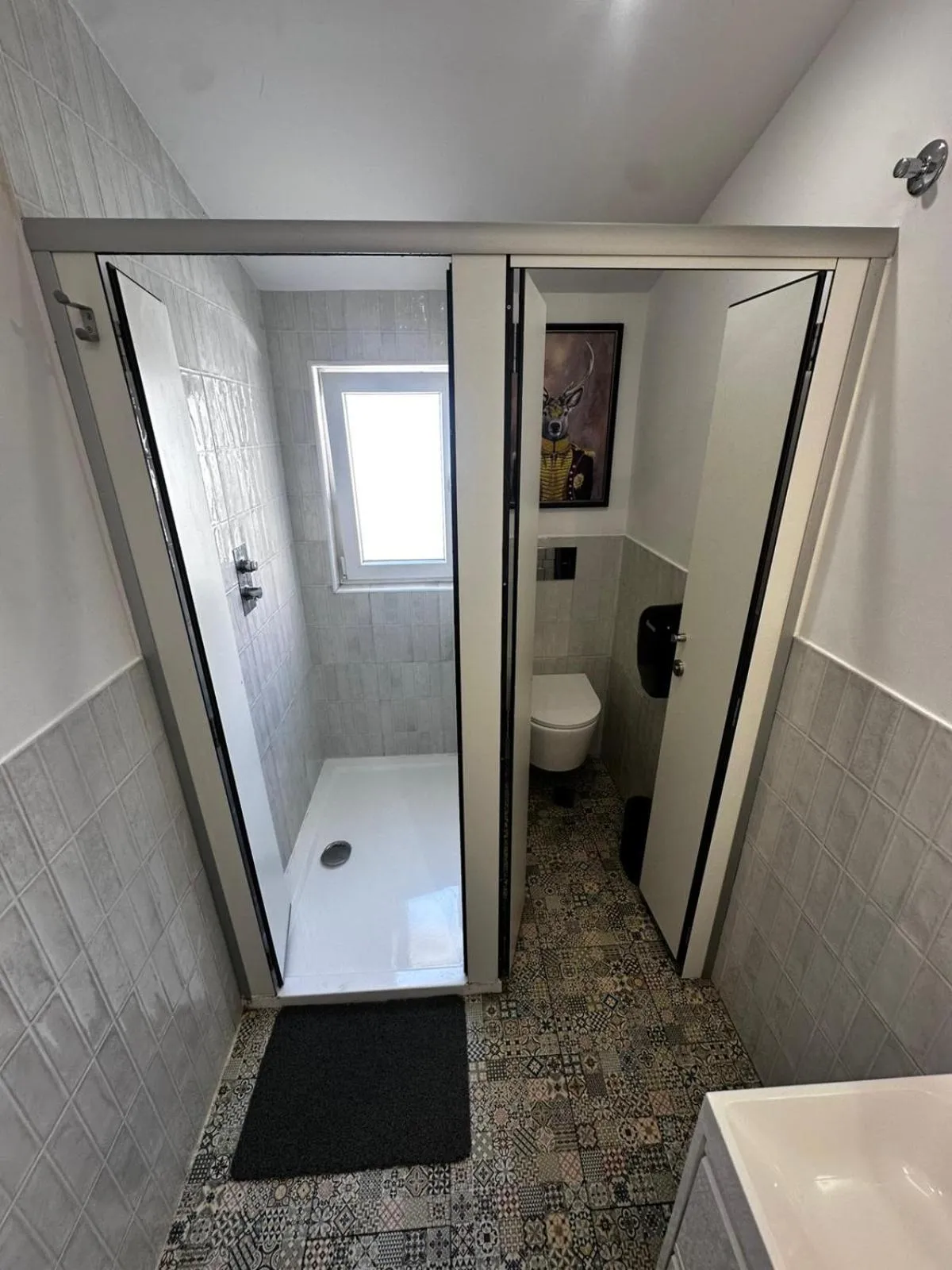 Shower in Lisbon Chillout Hostel