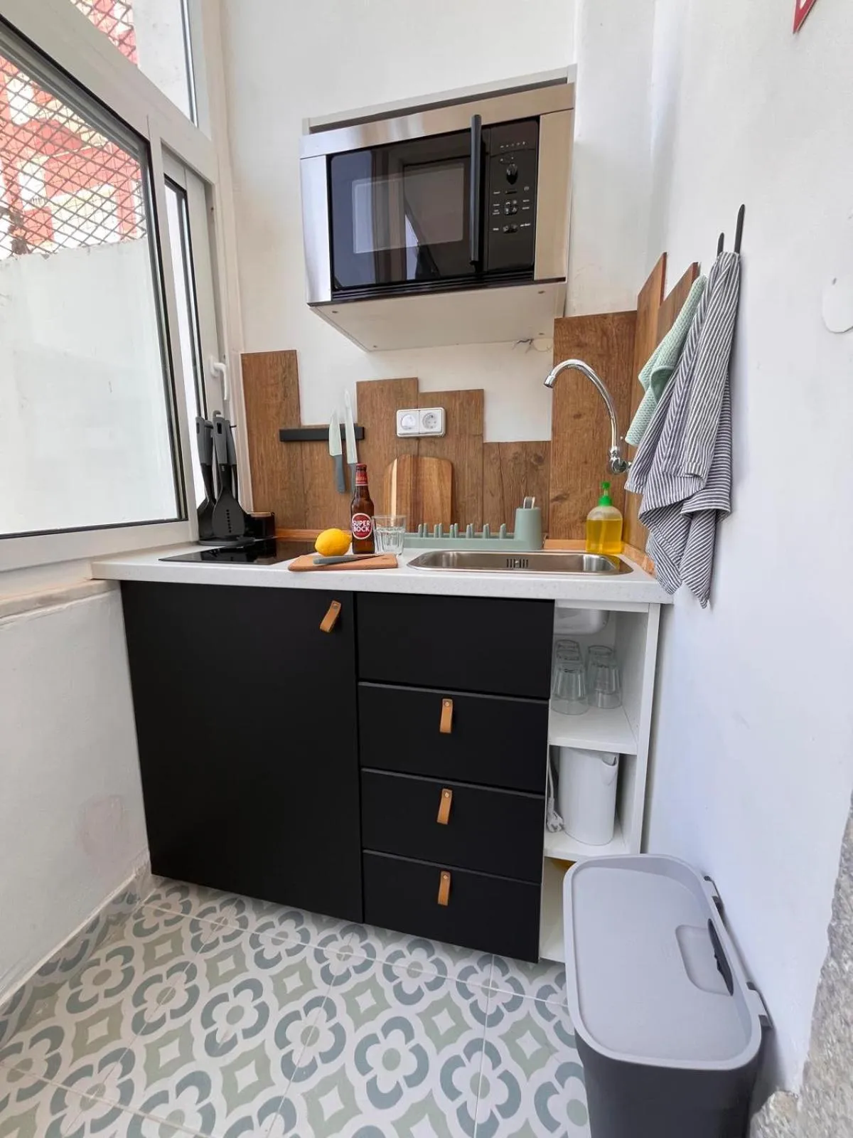 Kitchen or kitchenette in Lisbon Chillout Hostel