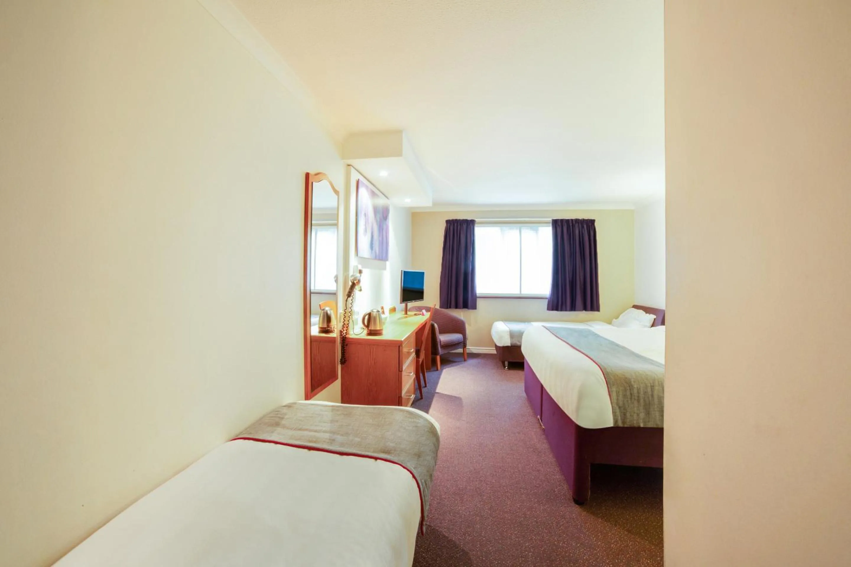 Bedroom, Bed in Lakeside Haydock Hotel, St Helens