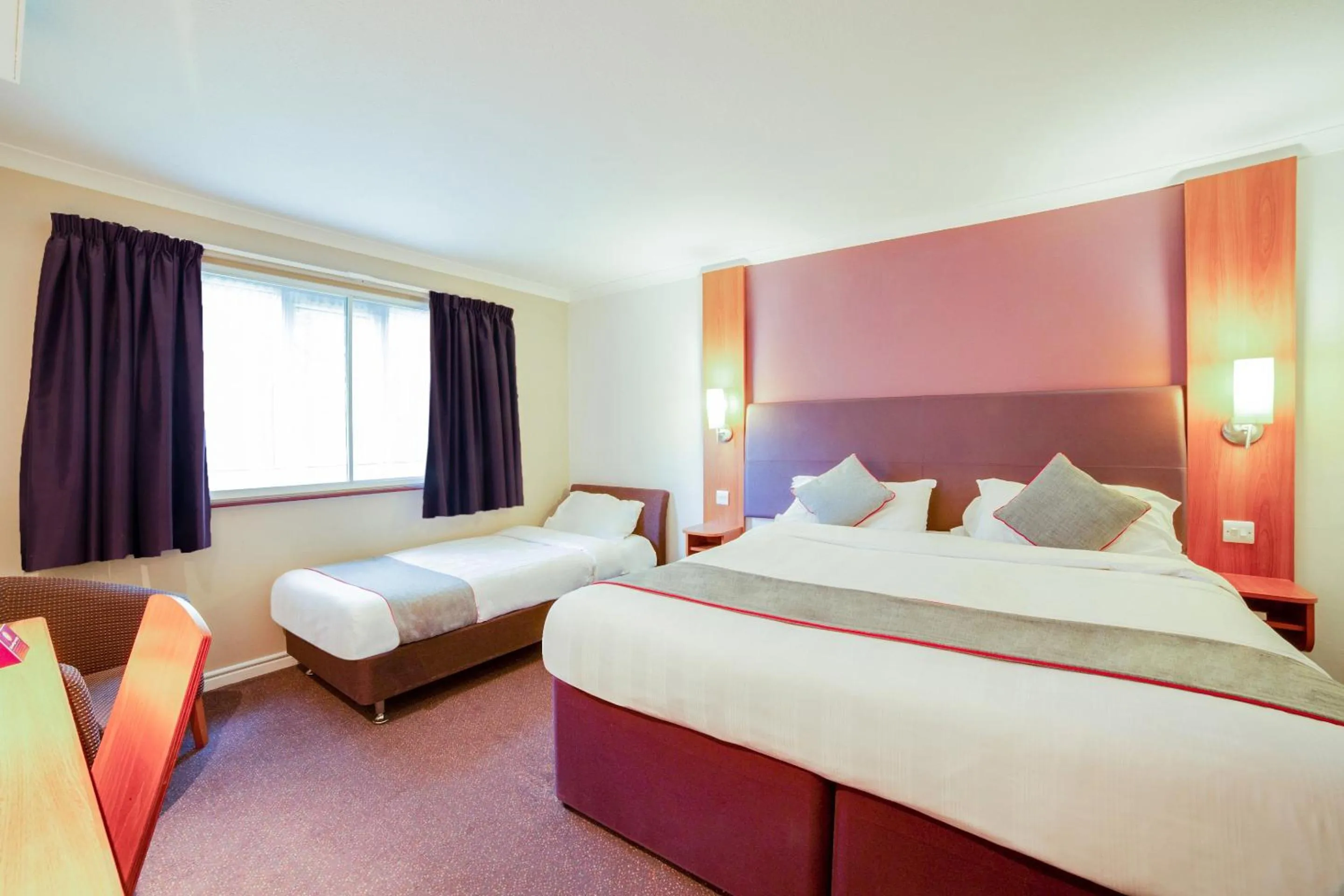 Bedroom, Bed in Lakeside Haydock Hotel, St Helens