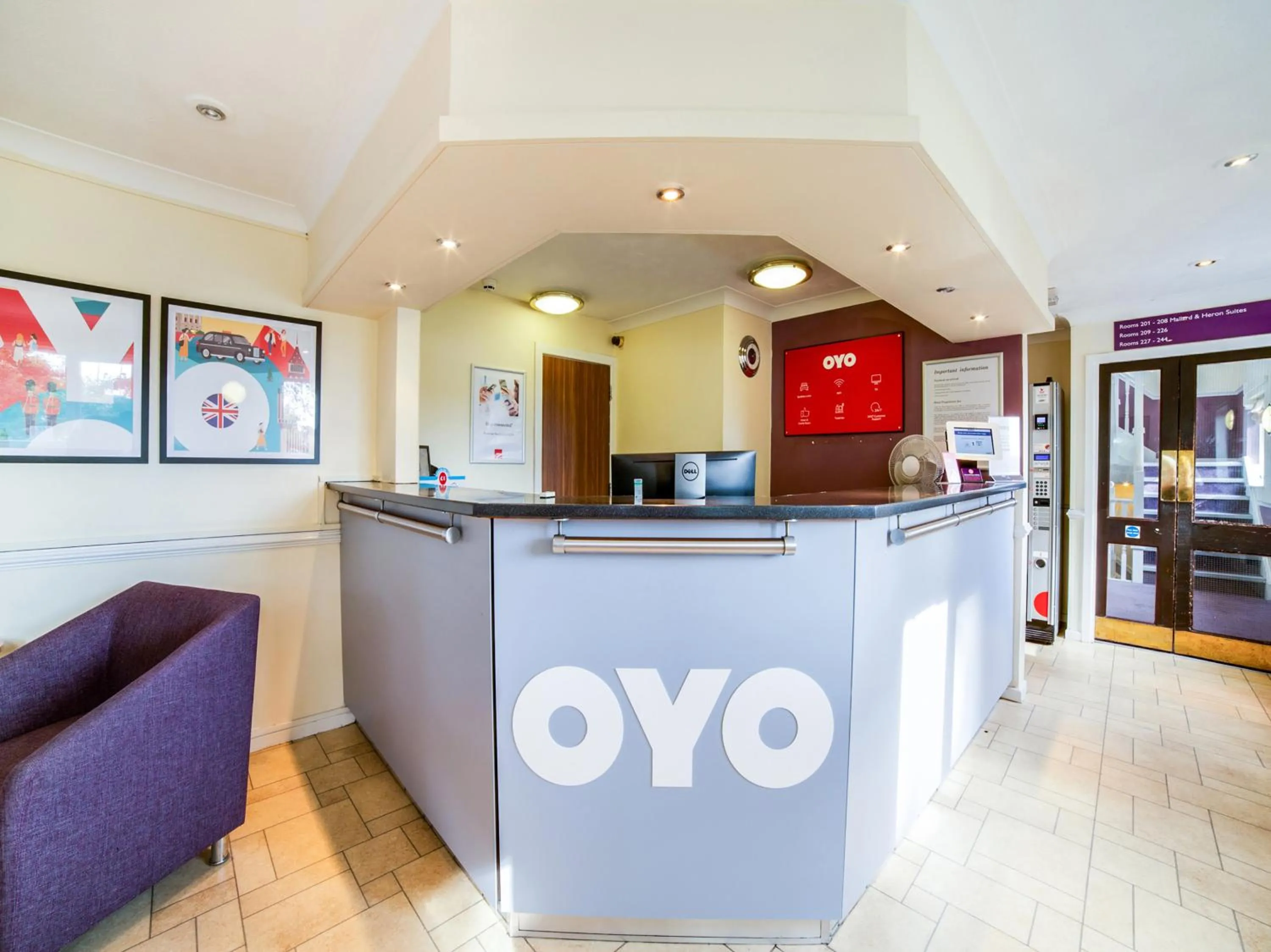 Lobby or reception, Lobby/Reception in OYO Lakeside Haydock Hotel St Helens