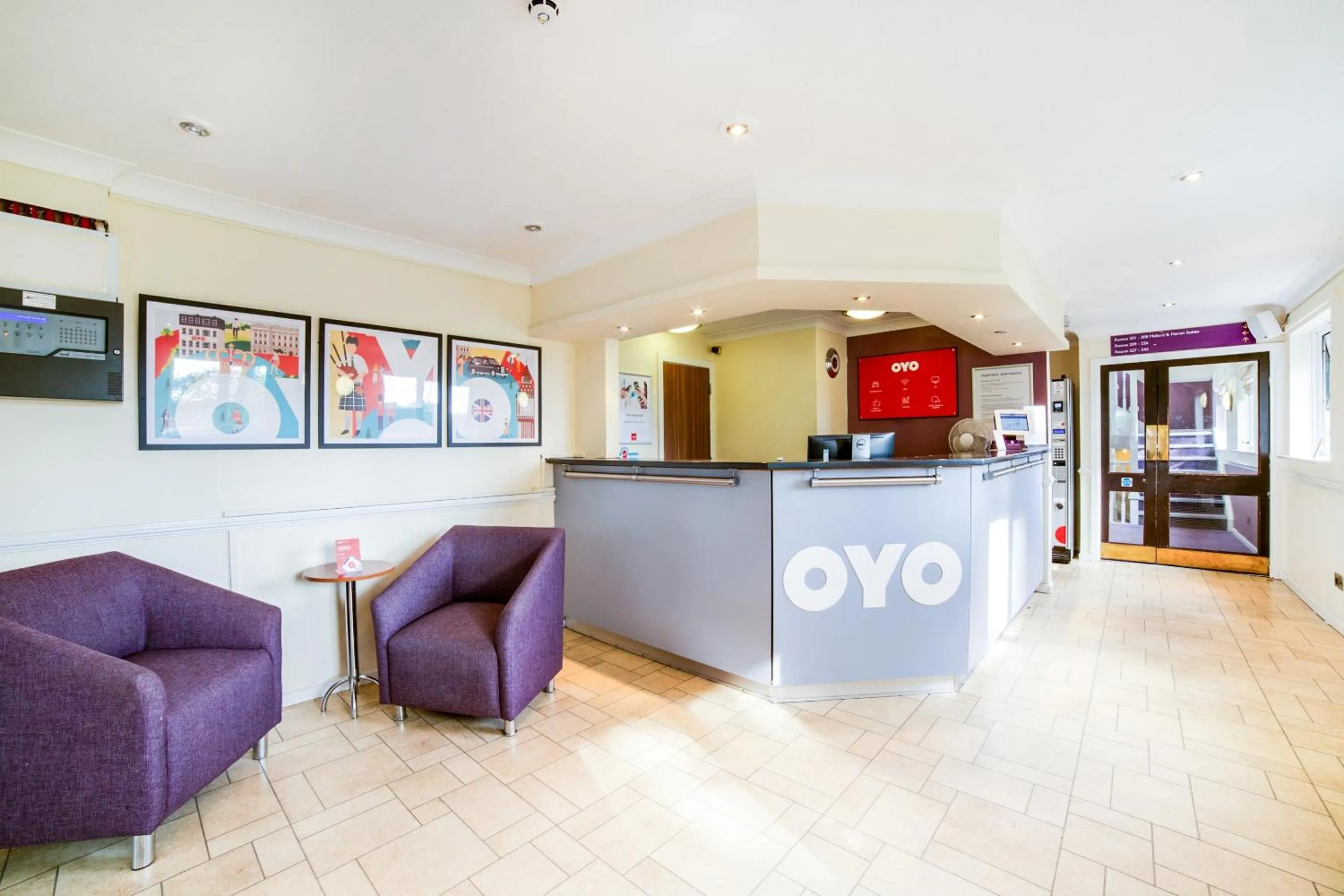 Lobby or reception in Lakeside Haydock Hotel, St Helens