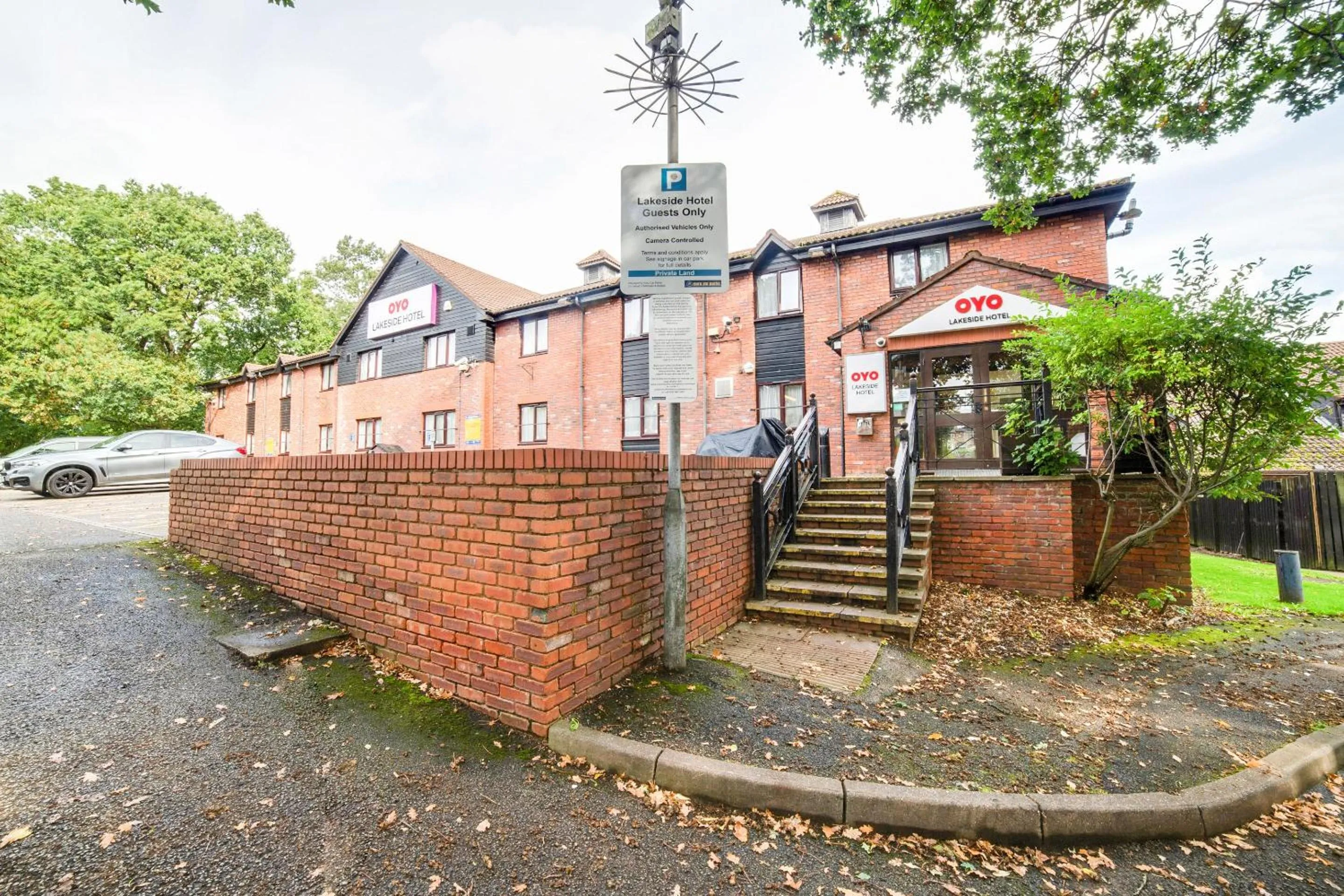 Facade/entrance in Lakeside Haydock Hotel, St Helens