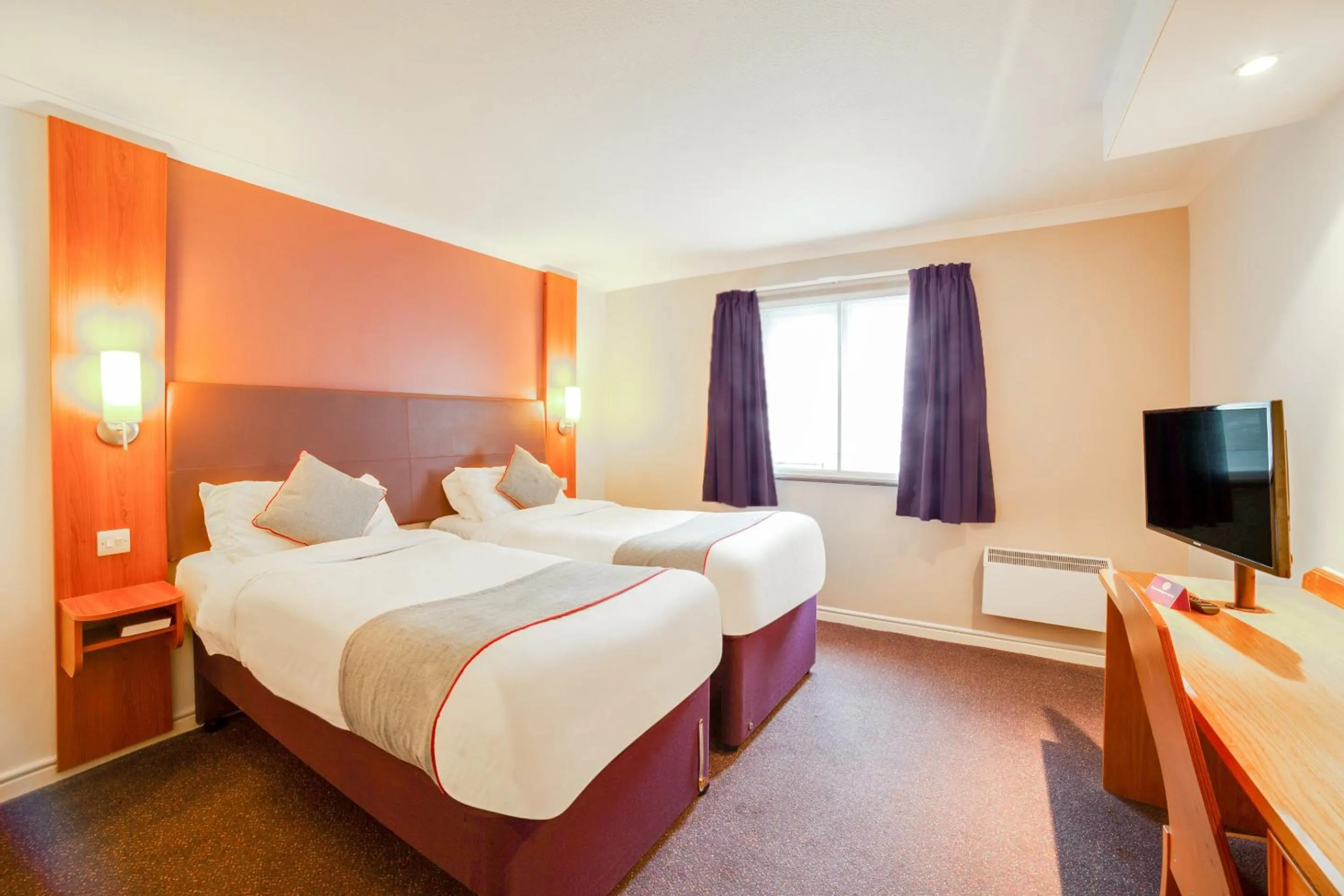 Bedroom, Bed in Lakeside Haydock Hotel, St Helens