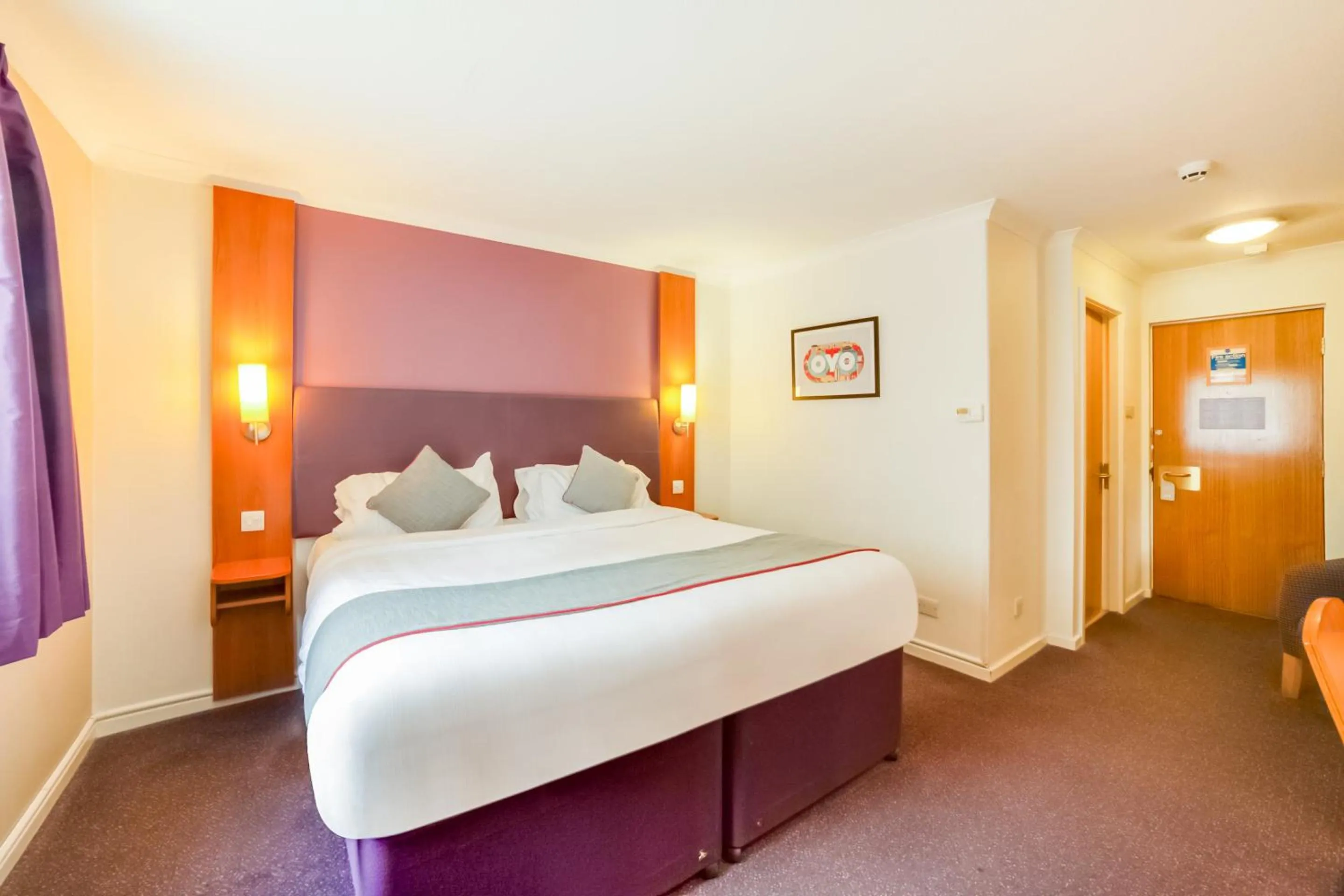 Bedroom, Bed in Lakeside Haydock Hotel, St Helens