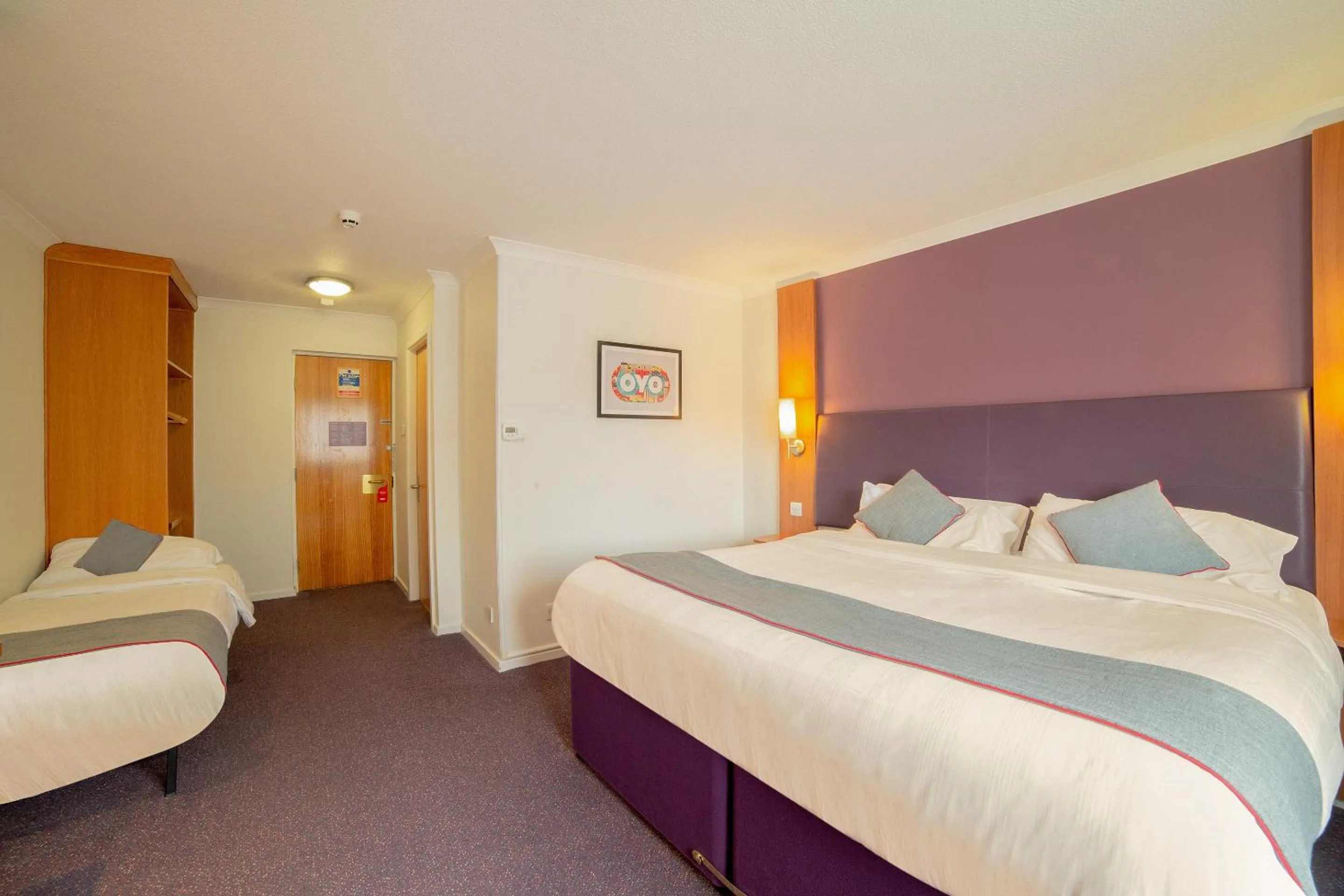 Bedroom, Bed in Lakeside Haydock Hotel, St Helens