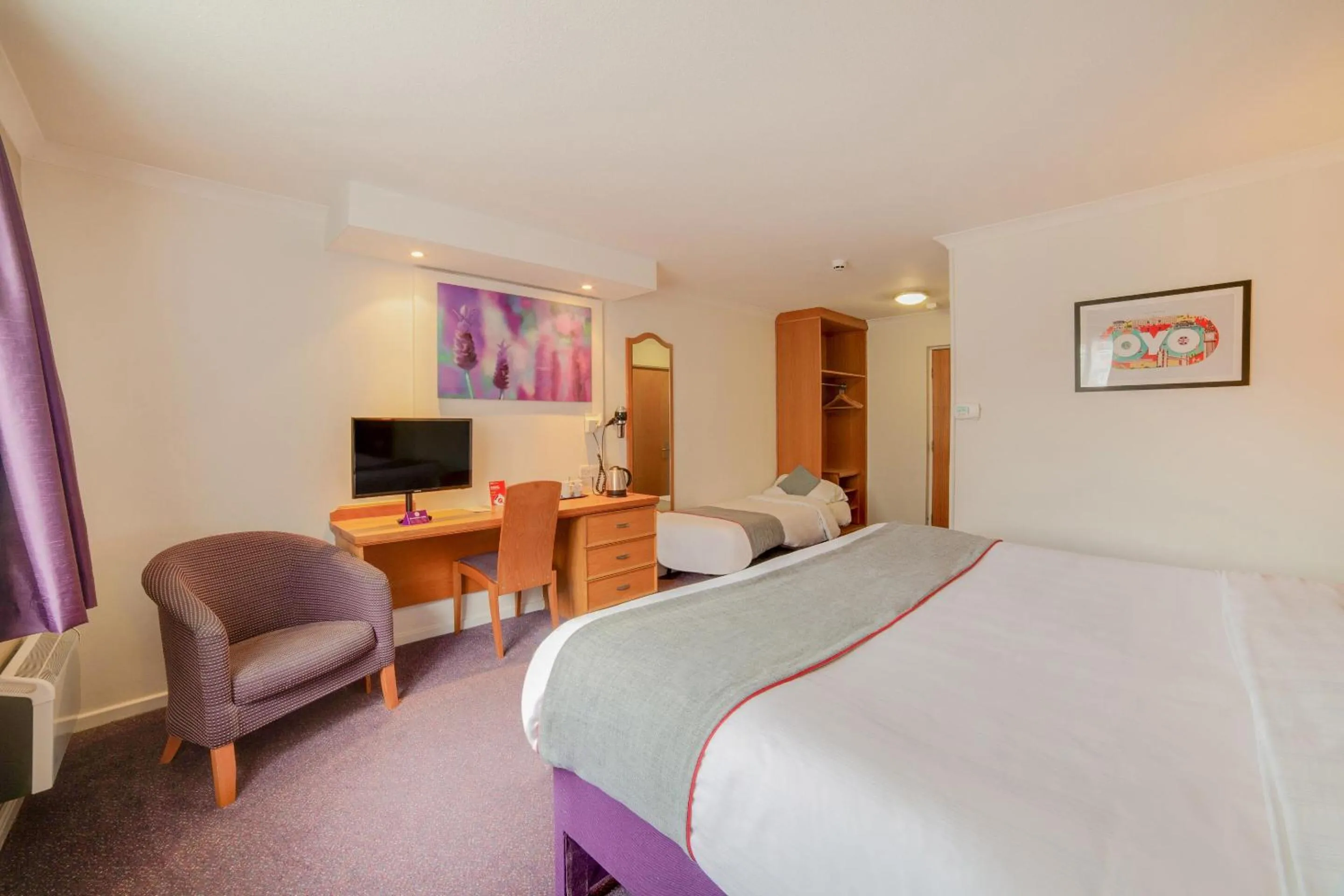 Bedroom, Bed in Lakeside Haydock Hotel, St Helens