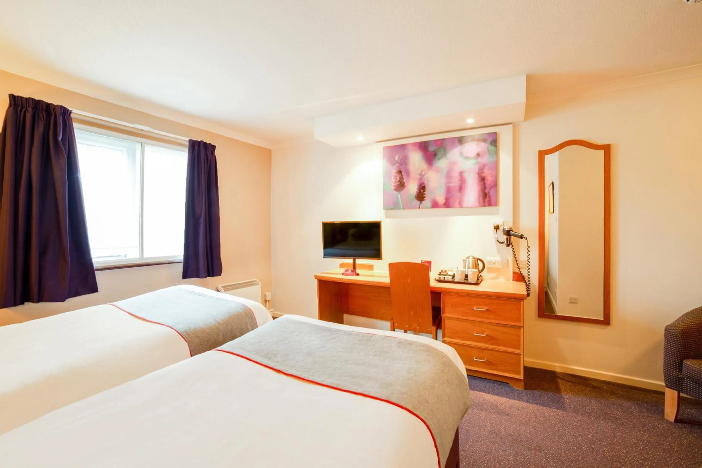 Bedroom, Bed in Lakeside Haydock Hotel, St Helens