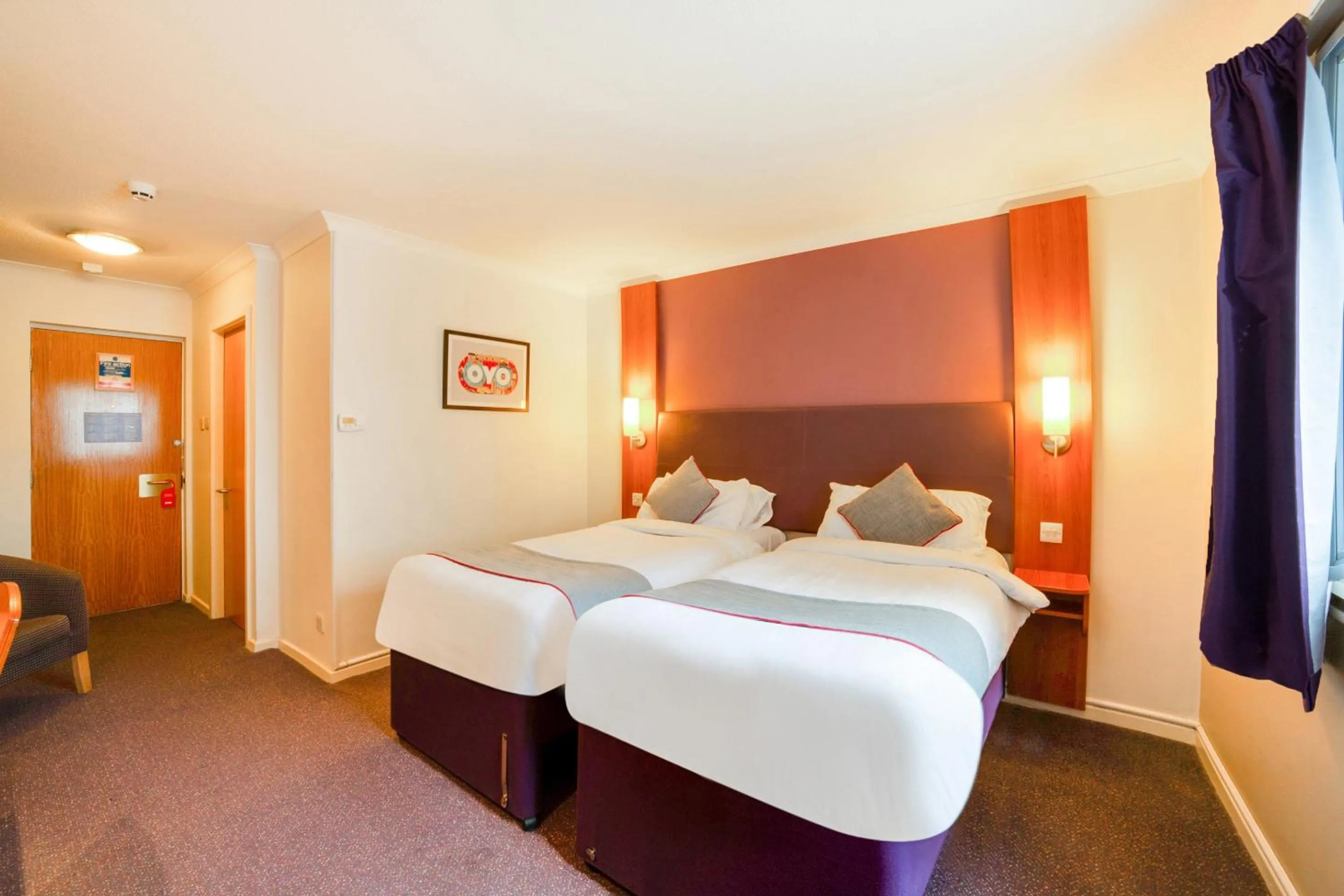 Bedroom, Bed in Lakeside Haydock Hotel, St Helens
