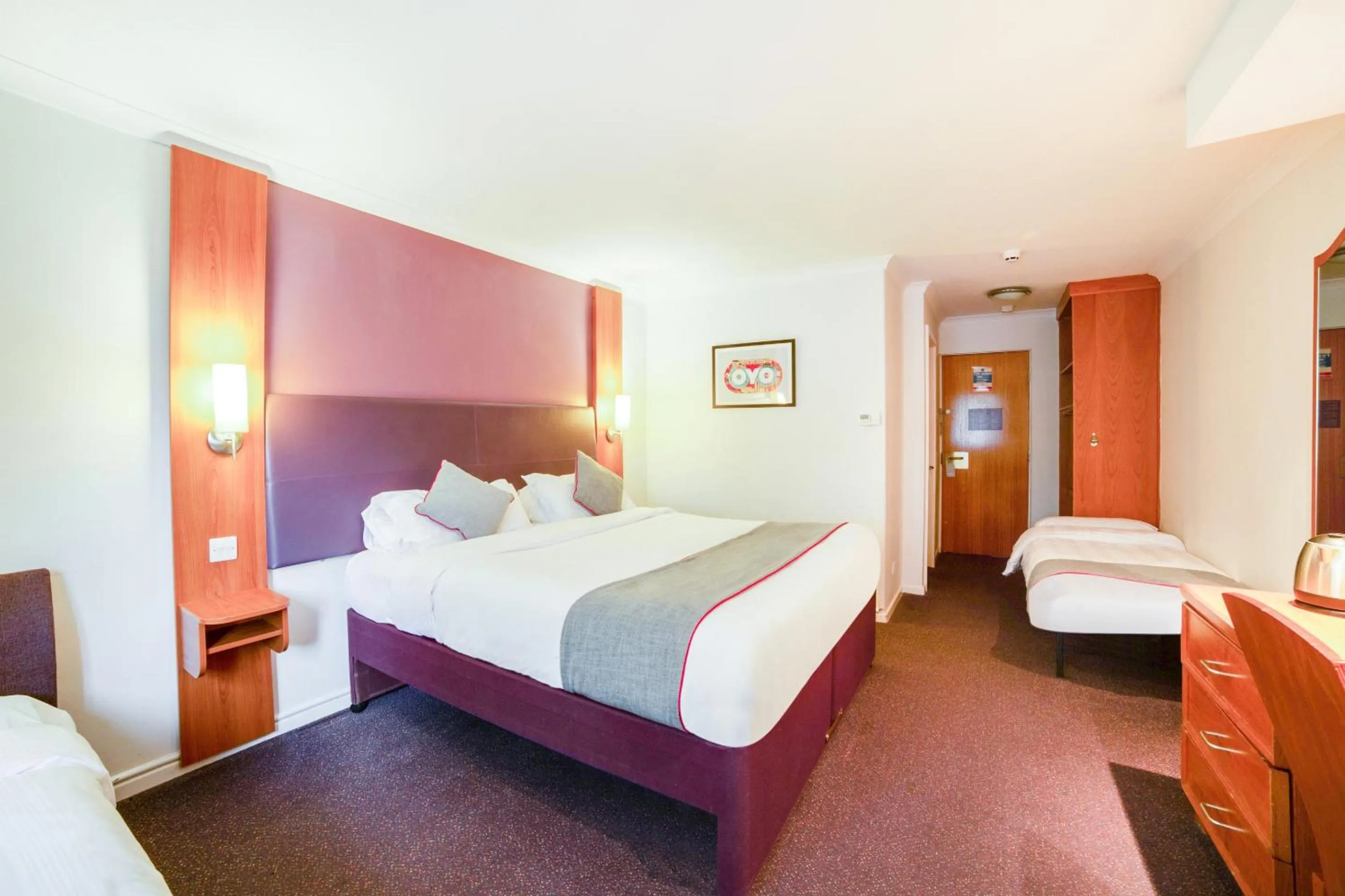 Bedroom, Bed in Lakeside Haydock Hotel, St Helens