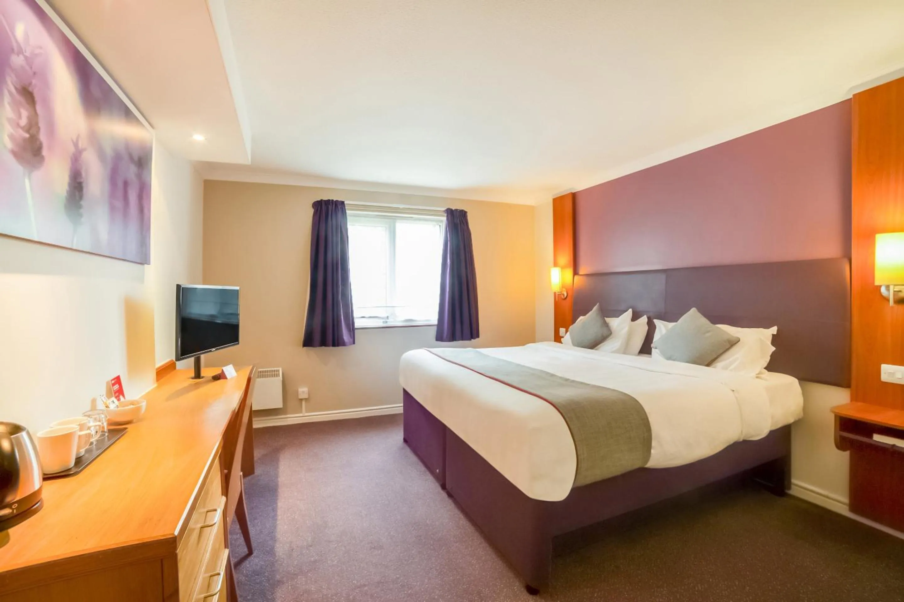 Bedroom, Bed in Lakeside Haydock Hotel, St Helens