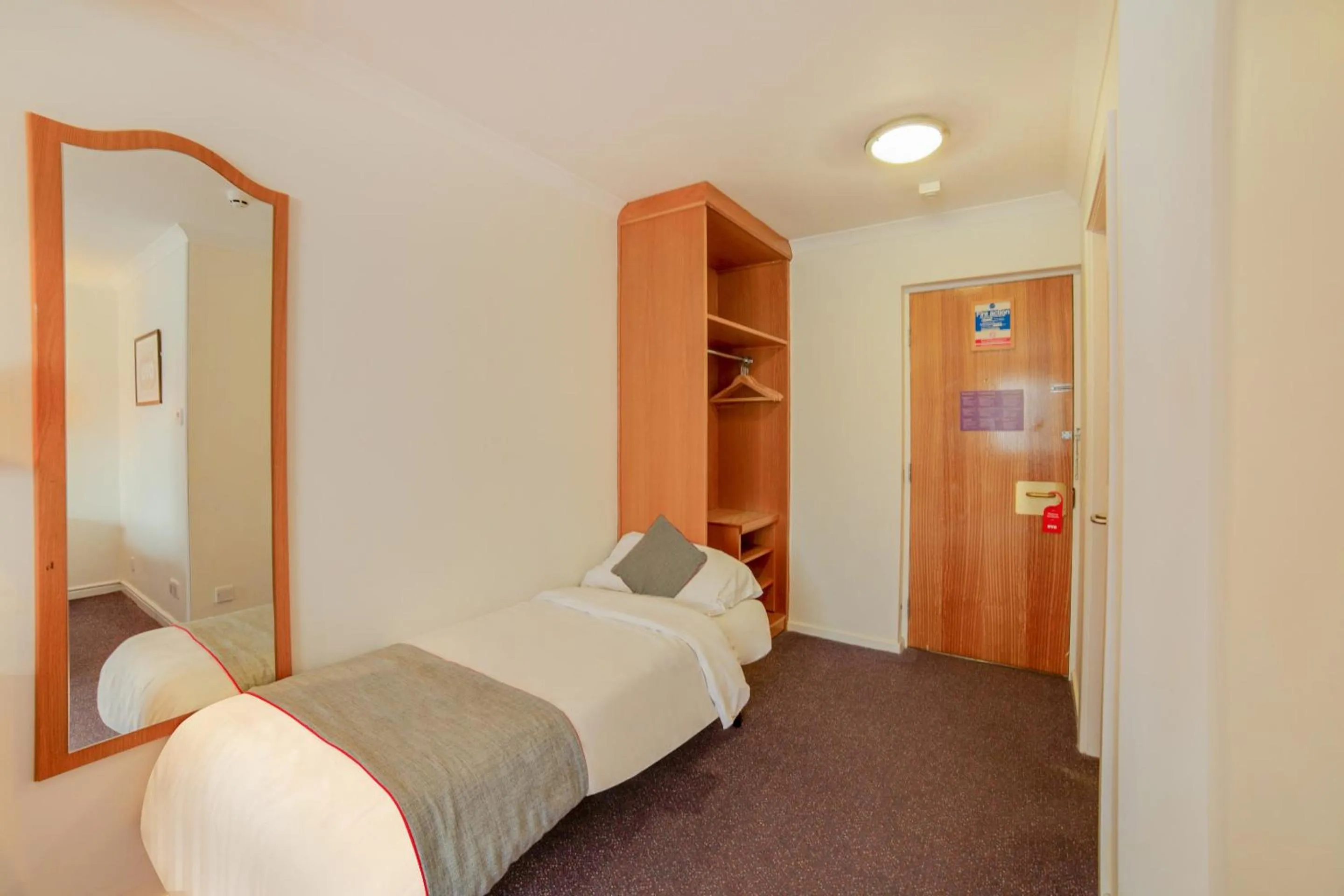 Bedroom, Bed in Lakeside Haydock Hotel, St Helens