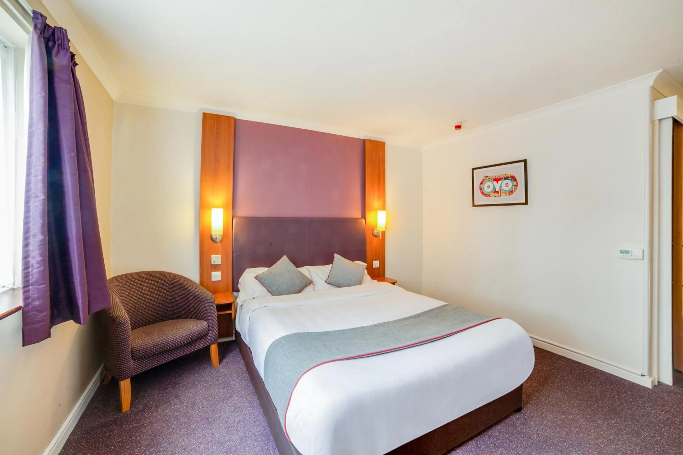 Bedroom, Bed in Lakeside Haydock Hotel, St Helens