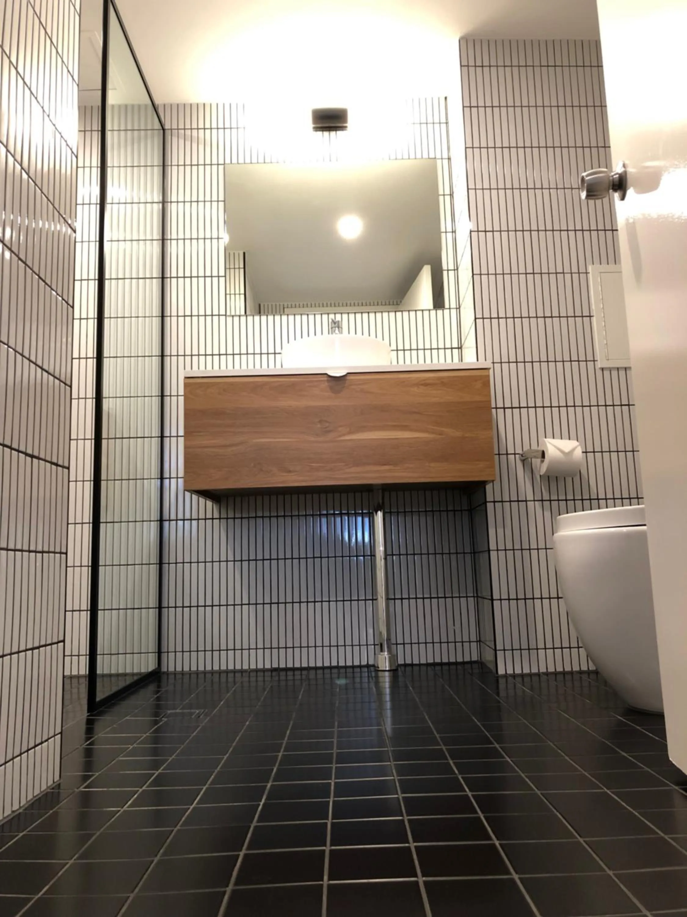 Bathroom in Hillcrest Apartment Hotel (formerly Central Hillcrest Apartments)