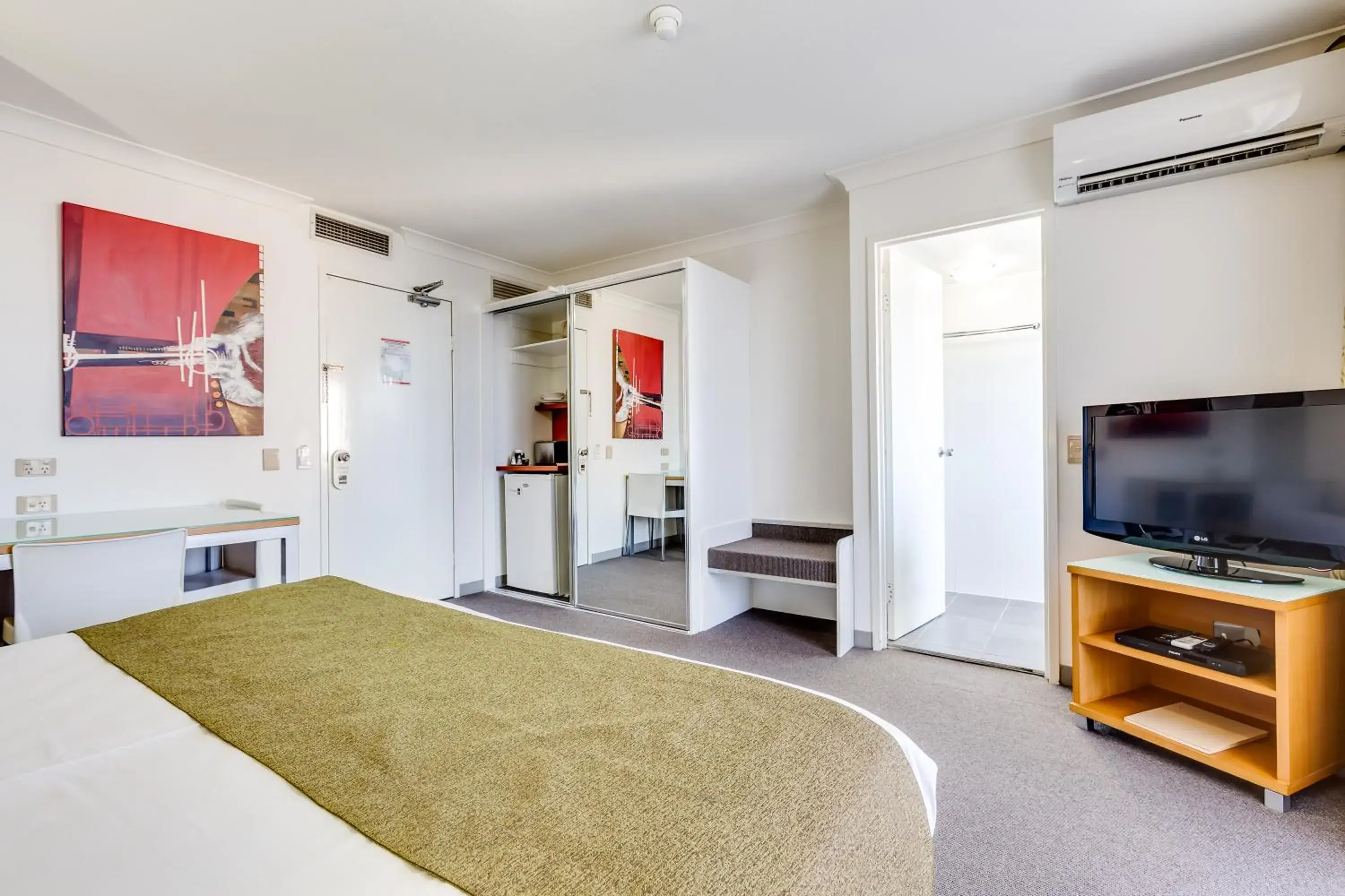 Bedroom, Bed in Hillcrest Apartment Hotel (formerly Central Hillcrest Apartments) Bedroom, Bed in Hillcrest Apartment Hotel (formerly Central Hillcrest Apartments)