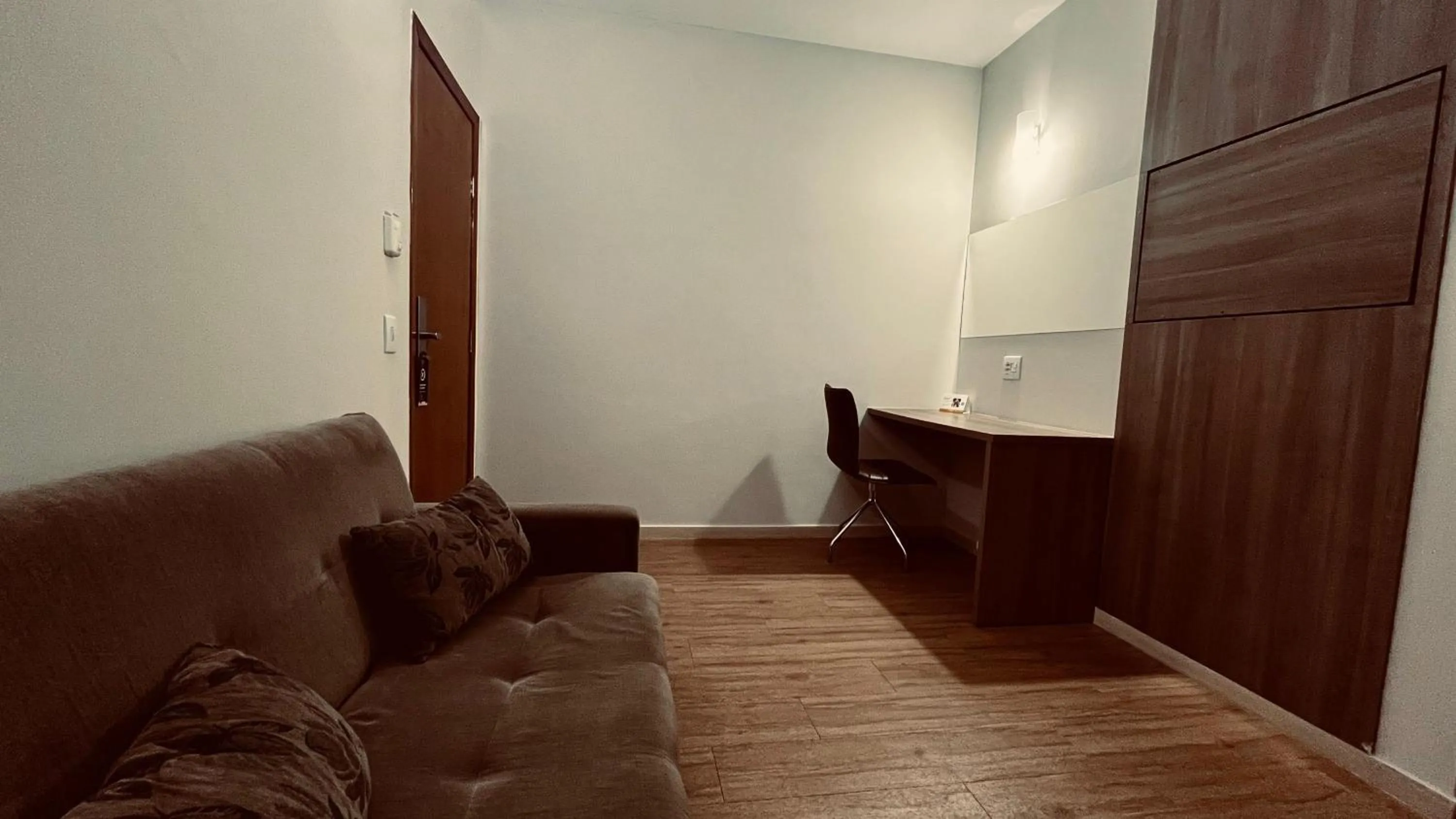 Communal lounge/ TV room in Hotel Amsterdam Montes Claros