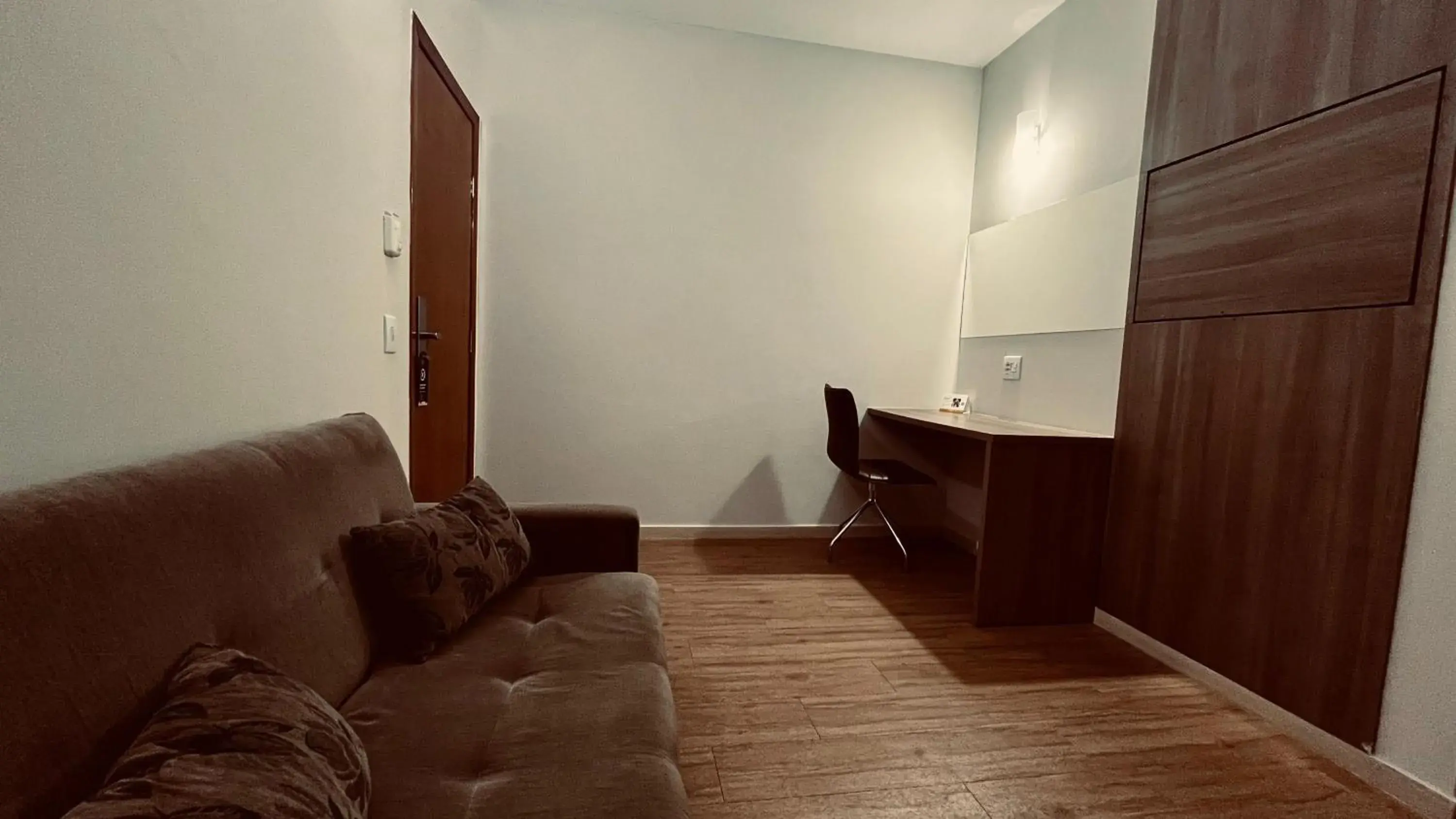 Communal lounge/ TV room in Hotel Amsterdam Montes Claros Communal lounge/ TV room in Hotel Amsterdam Montes Claros