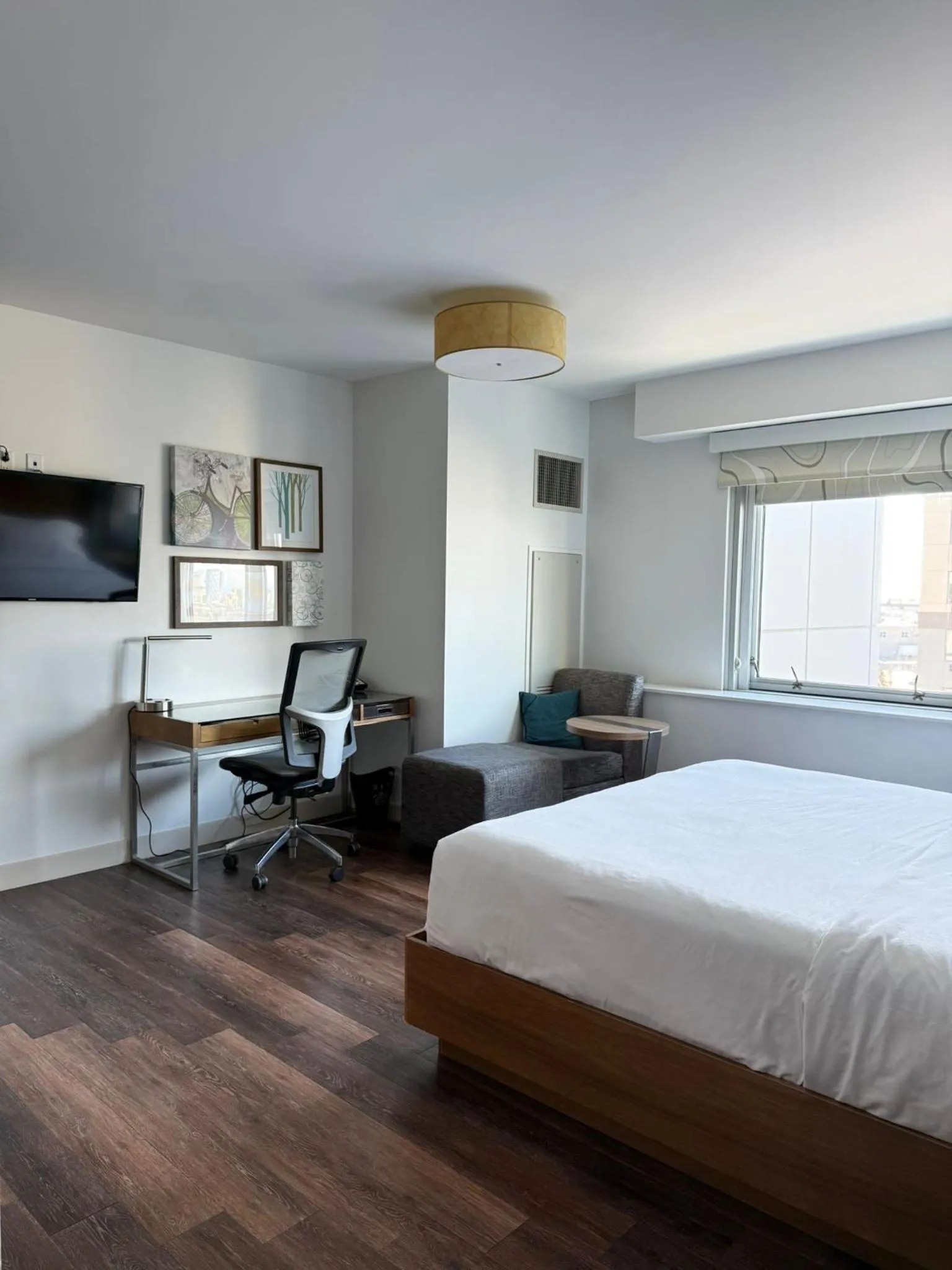 Bedroom, Bed in Element Calgary Airport