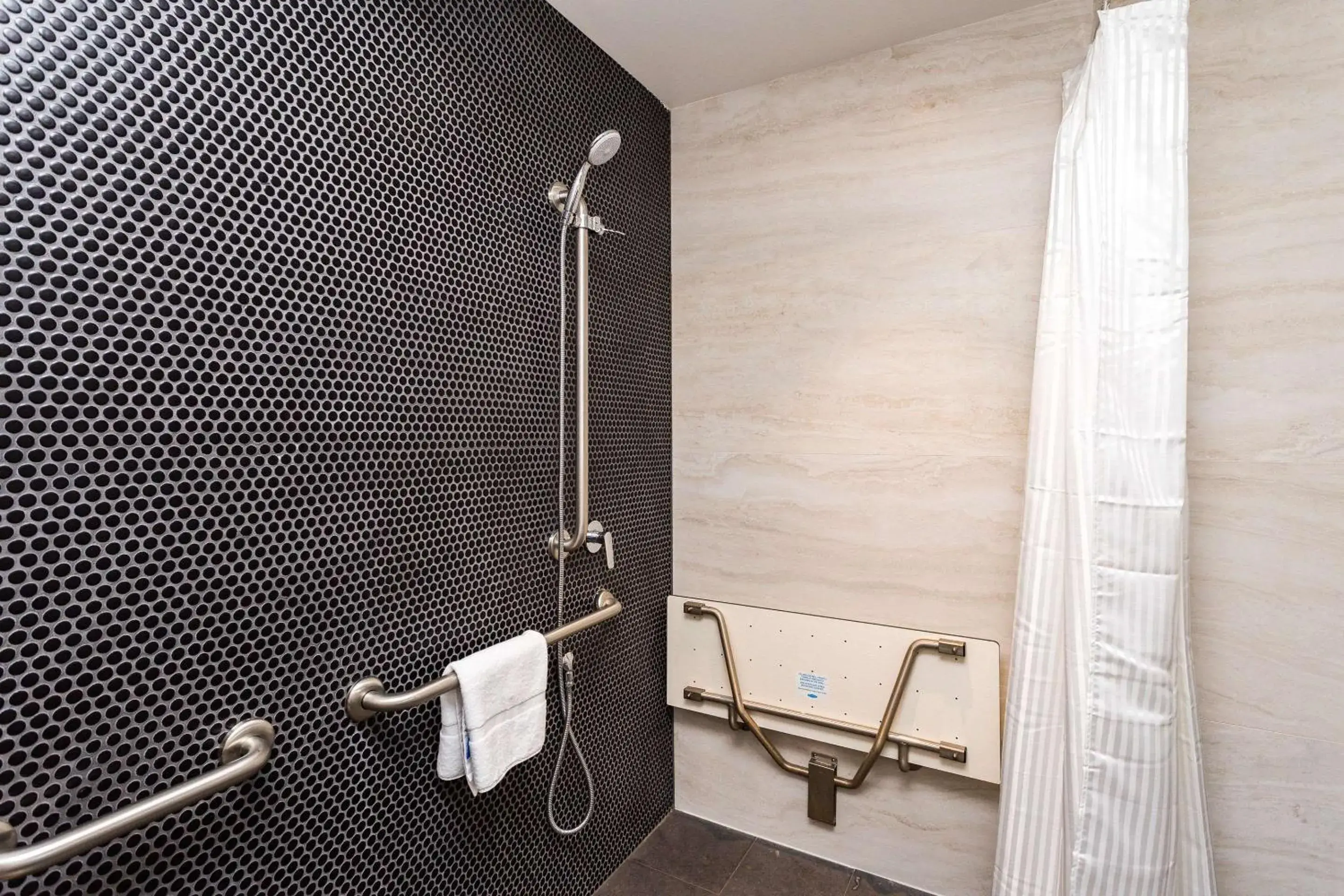 Photo of the whole room in Quality Hotel Rules Club Wagga Photo of the whole room in Quality Hotel Rules Club Wagga