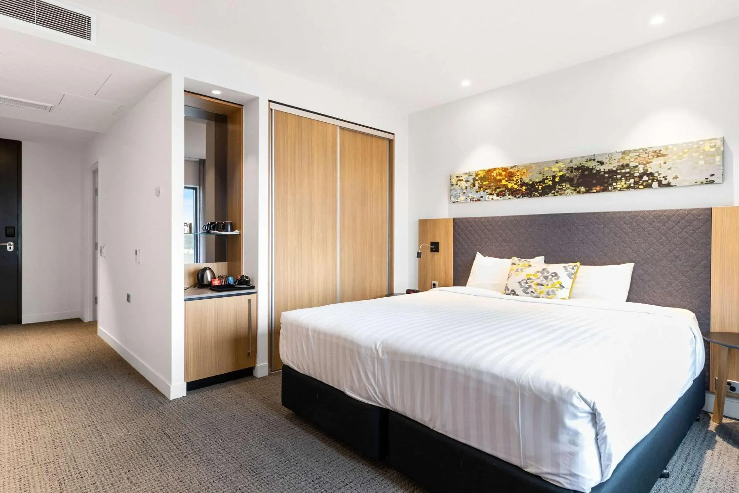 Bedroom, Bed in Quality Hotel Rules Club Wagga Bedroom, Bed in Quality Hotel Rules Club Wagga