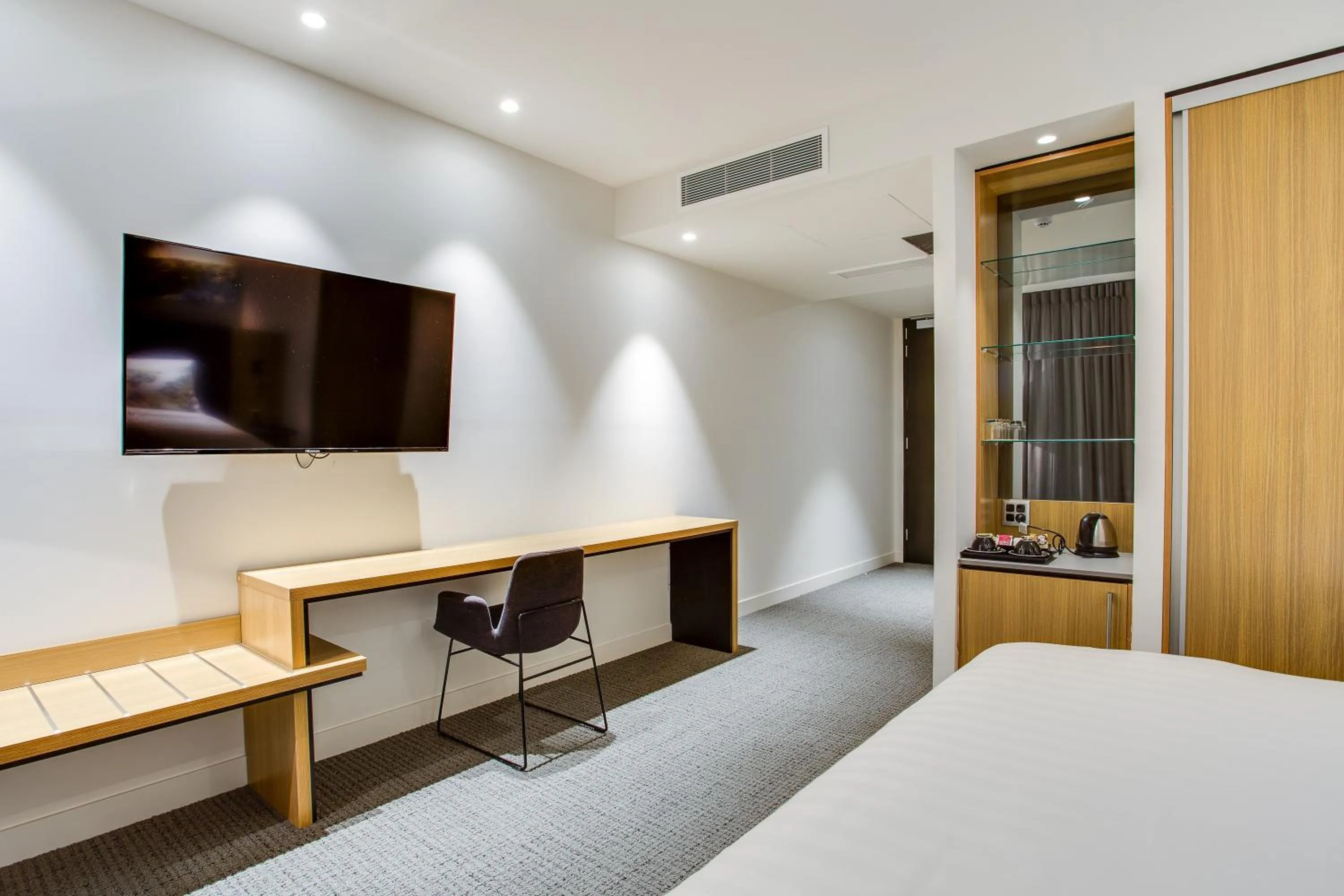 Bed in Quality Hotel Rules Club Wagga