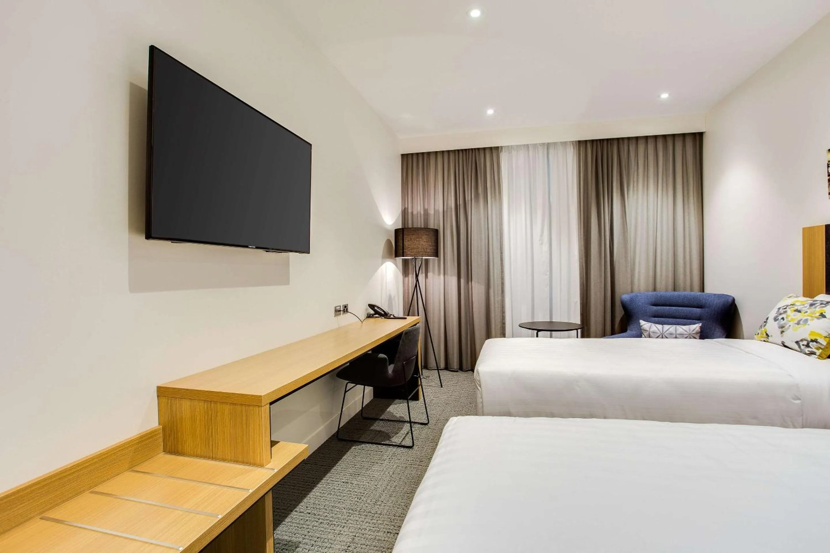 Photo of the whole room, Bed in Quality Hotel Rules Club Wagga