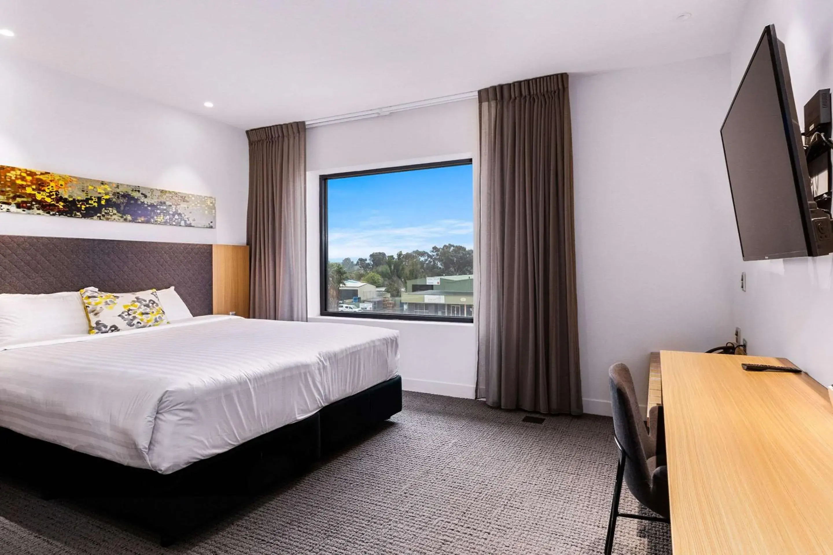 Bedroom, Bed in Quality Hotel Rules Club Wagga Bedroom, Bed in Quality Hotel Rules Club Wagga