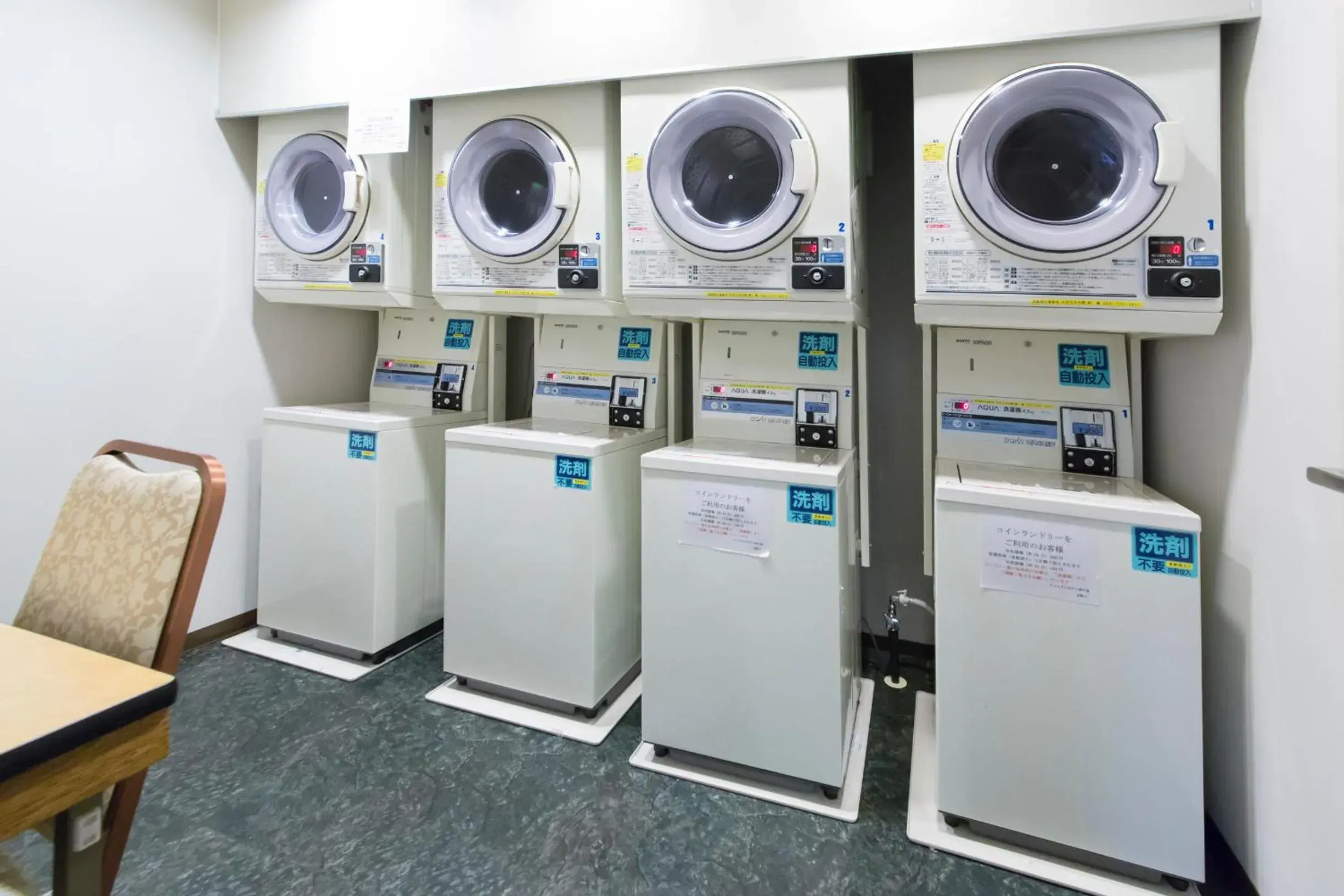 washing machine in Minamisenri Crystal Hotel washing machine in Minamisenri Crystal Hotel