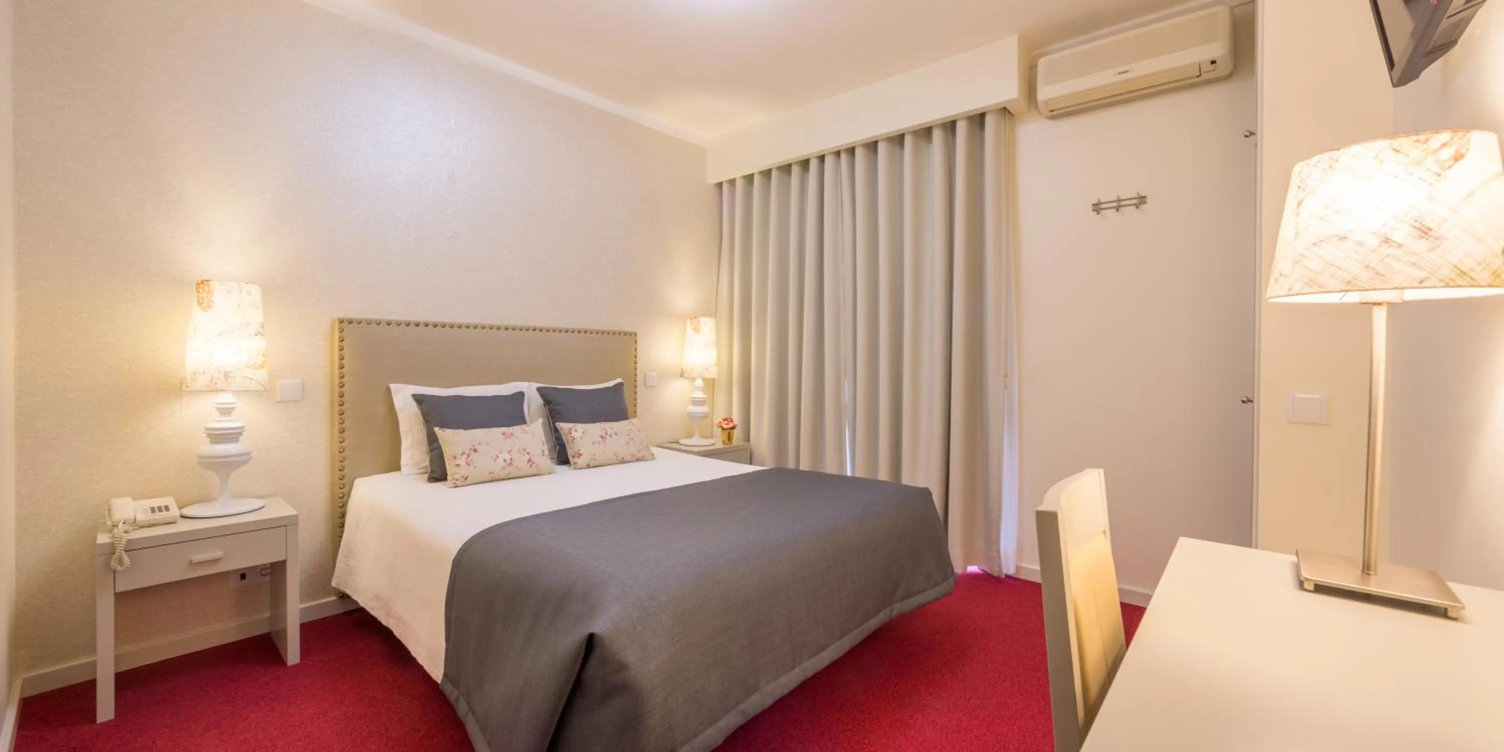 Photo of the whole room, Bed in Hotel Lagoa dos Pastorinhos